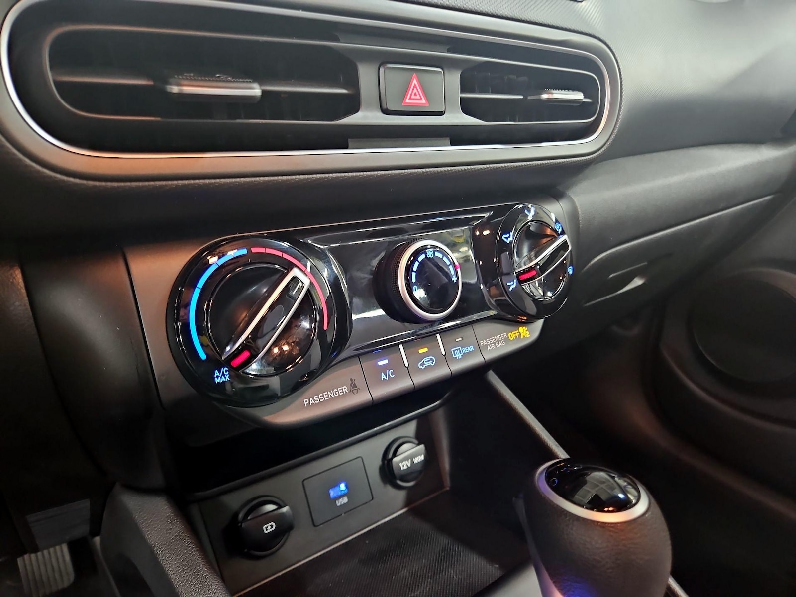 2022 Hyundai Kona SE - Photo 16