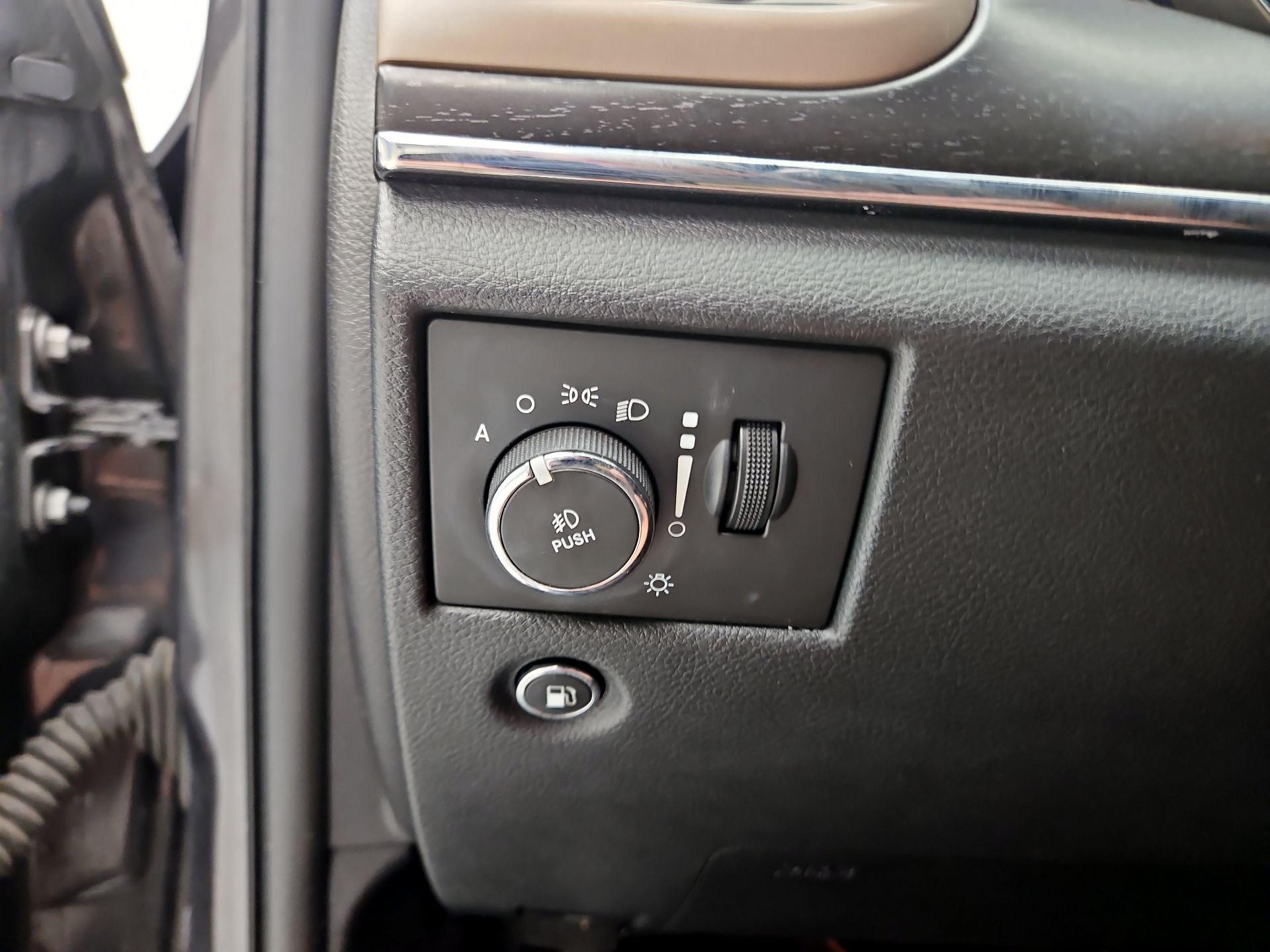 Thumbnail: 2015 Jeep Grand Cherokee - 13