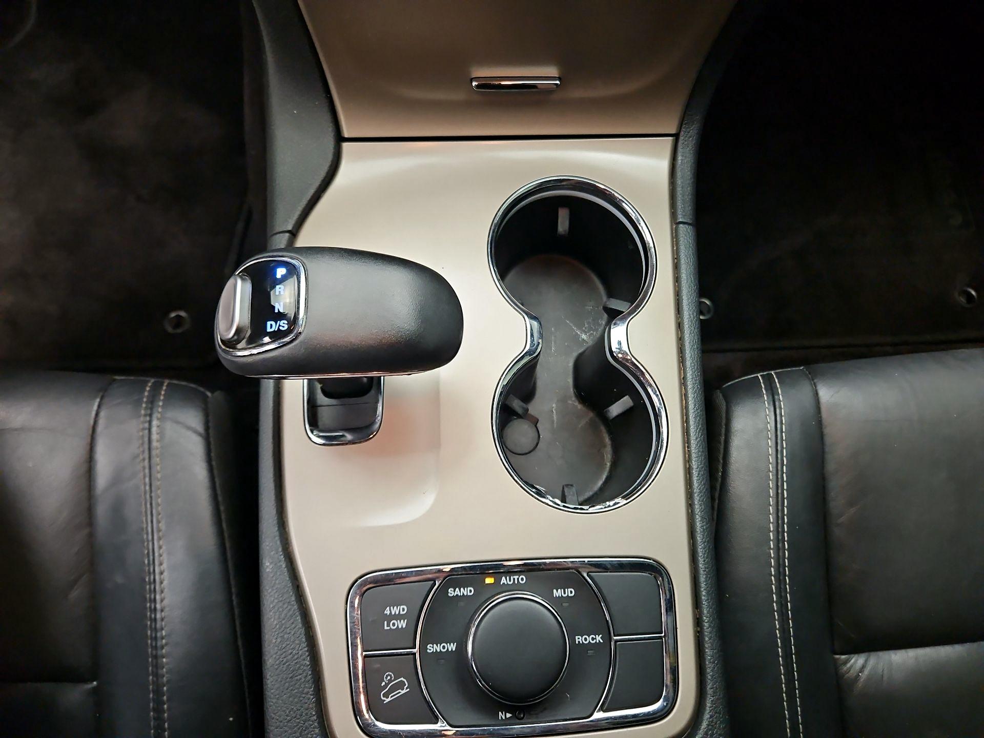 Thumbnail: 2015 Jeep Grand Cherokee - 17