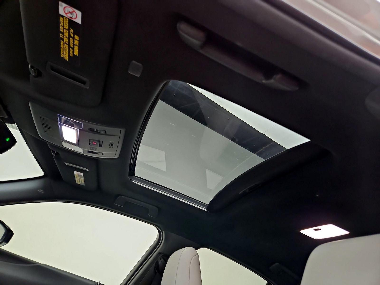 Sunroof(s) & Overhead Airbags