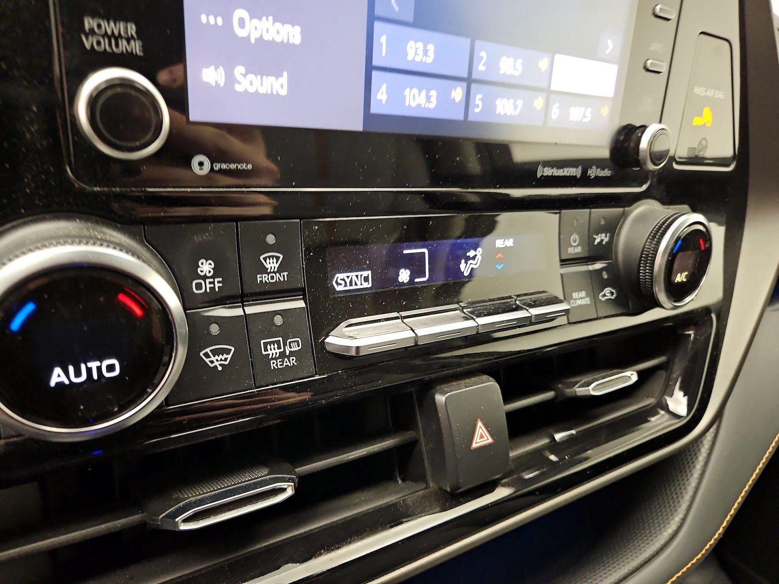 2022 Toyota Highlander Bronze Edition - Photo 17
