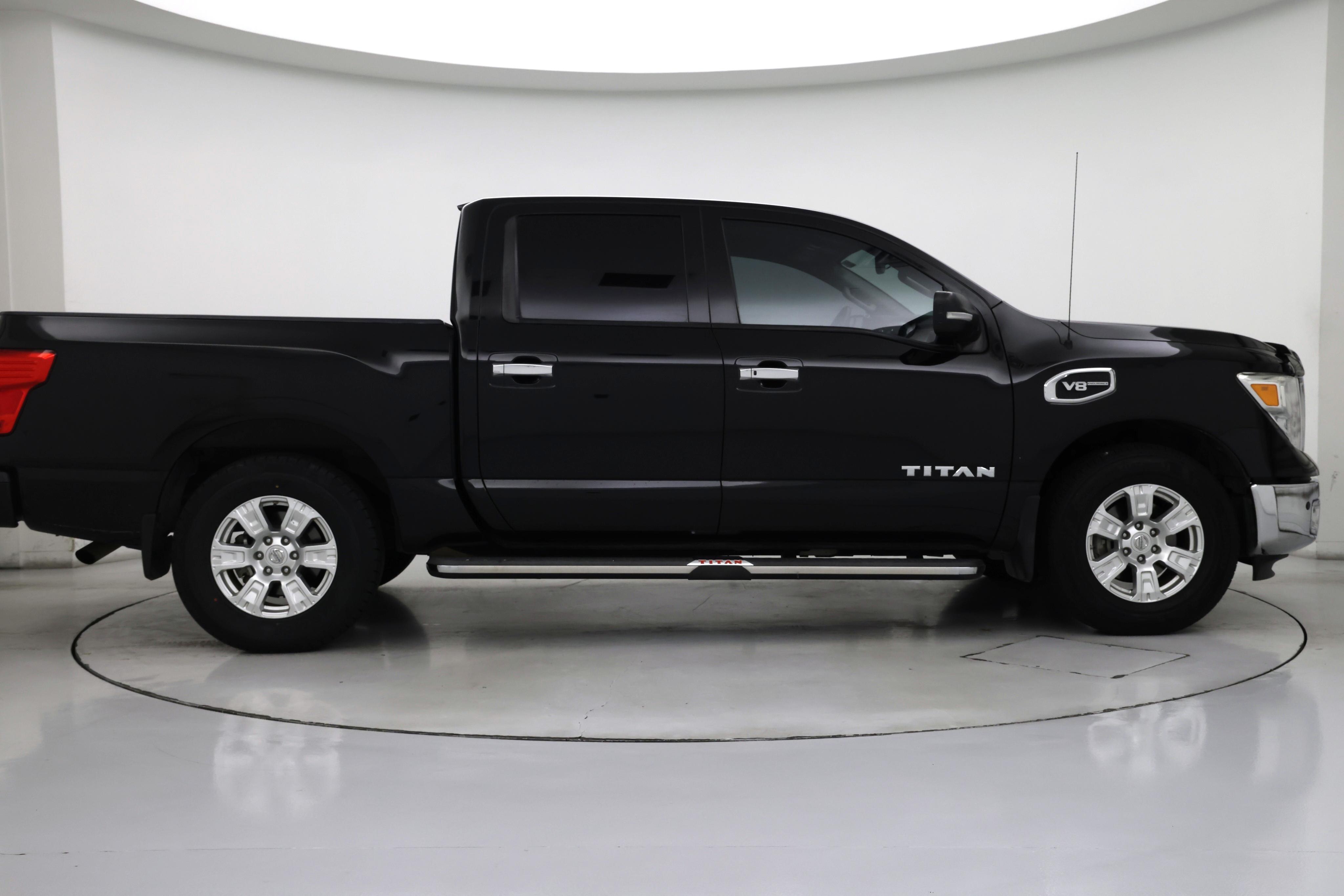 Thumbnail: 2017 Nissan Titan - 7