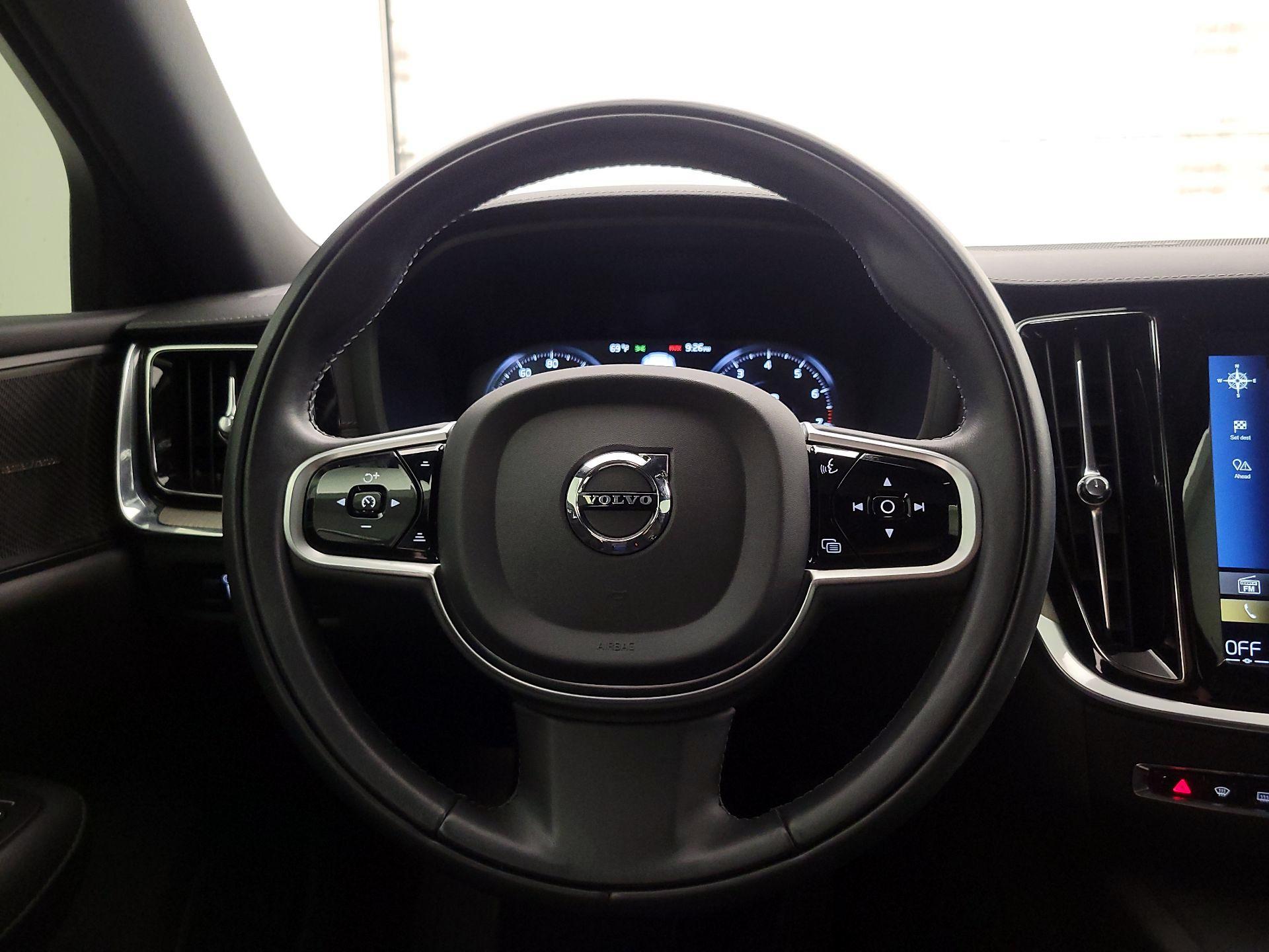 Thumbnail: 2019 Volvo S60 - 10