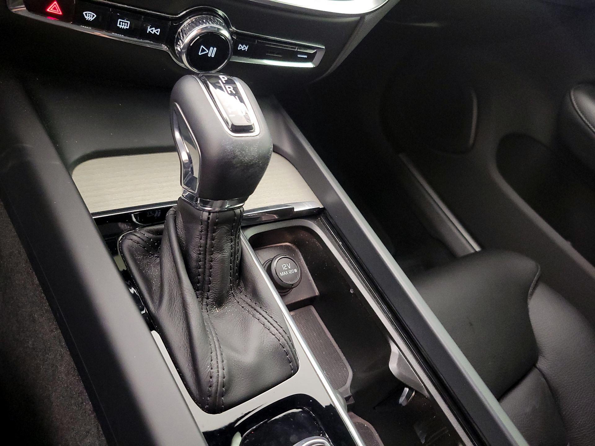 Thumbnail: 2019 Volvo S60 - 18