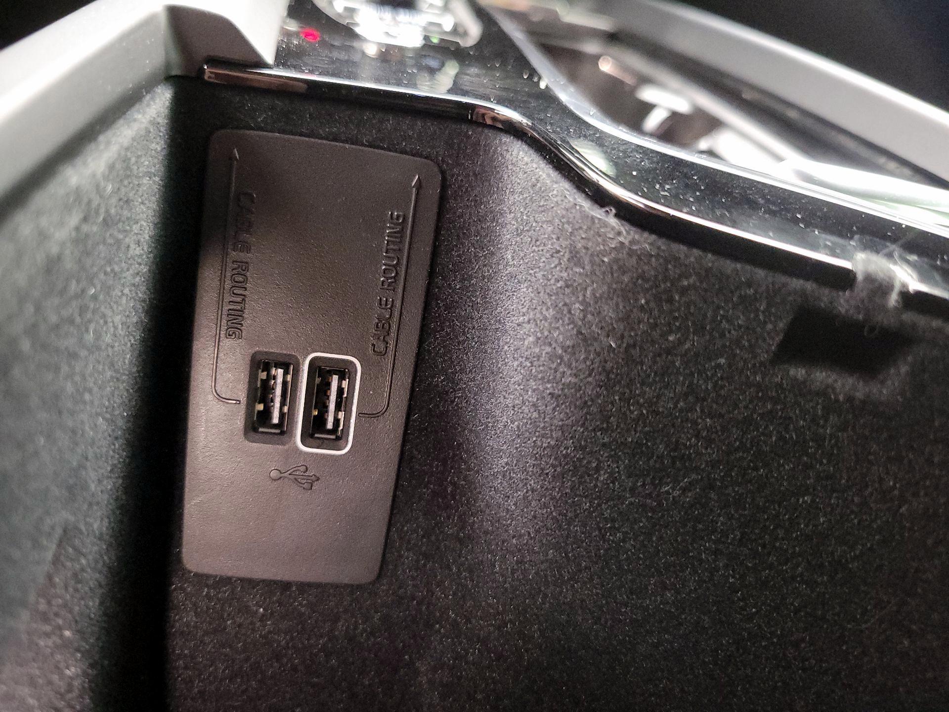 Thumbnail: 2019 Volvo S60 - 19