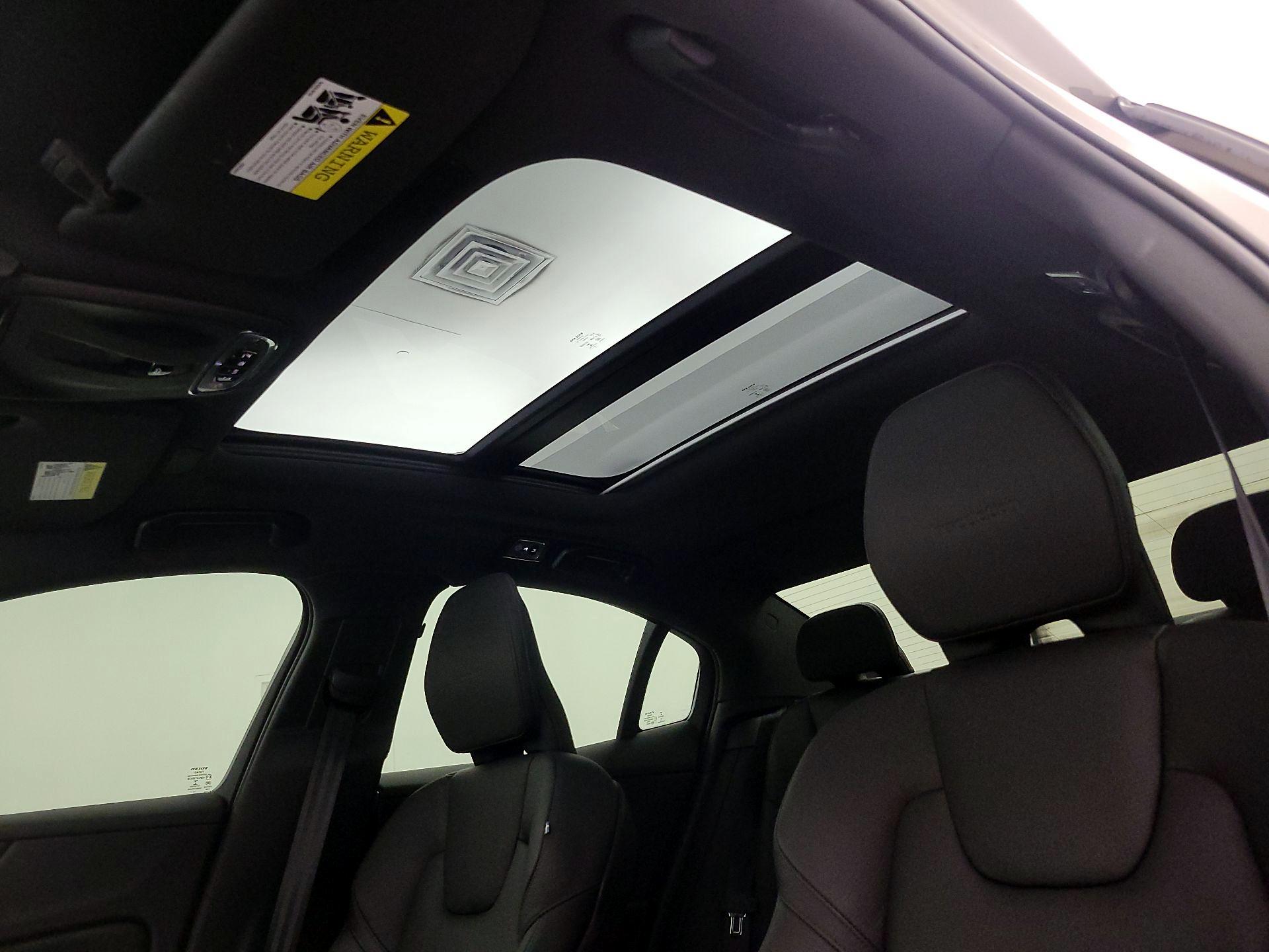 Thumbnail: 2019 Volvo S60 - 20