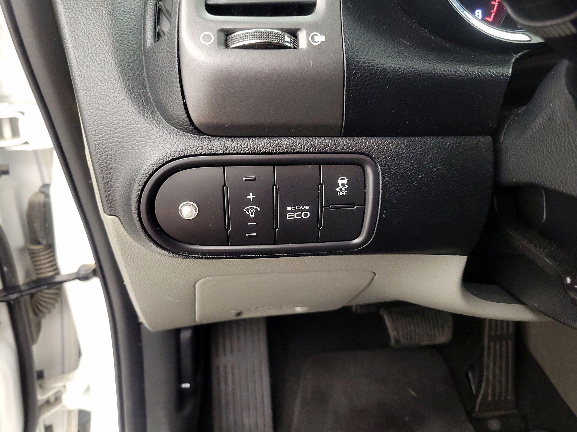 Thumbnail: 2014 Kia Forte - 13