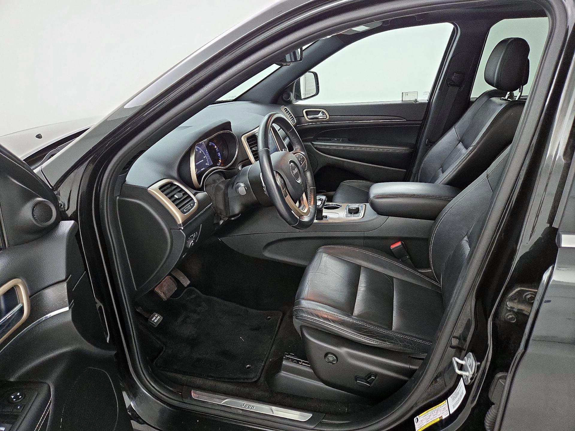 Thumbnail: 2015 Jeep Grand Cherokee - 11