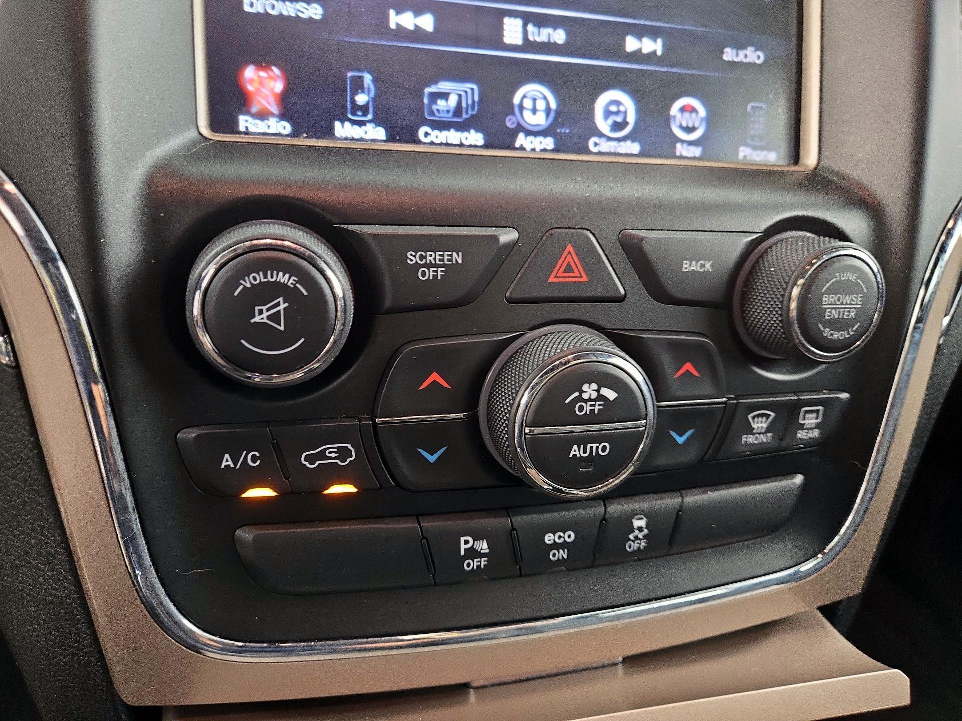 Thumbnail: 2015 Jeep Grand Cherokee - 17