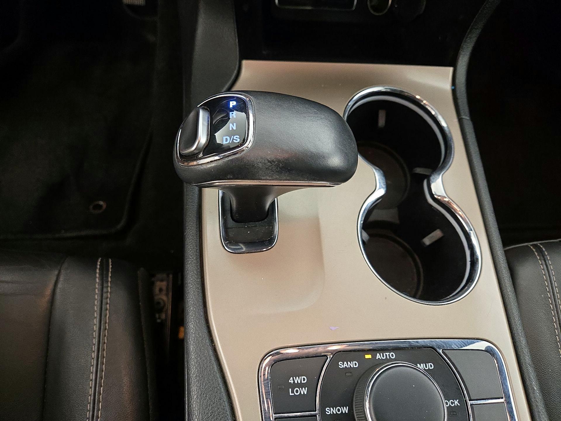 Thumbnail: 2015 Jeep Grand Cherokee - 18