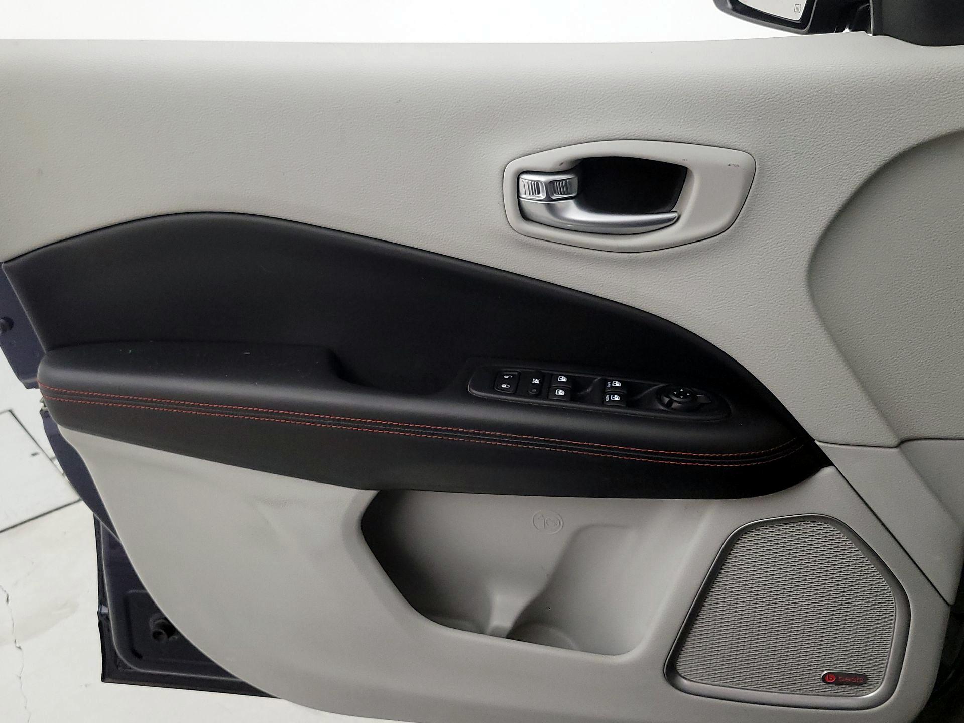 Thumbnail: 2018 Jeep Compass - 12