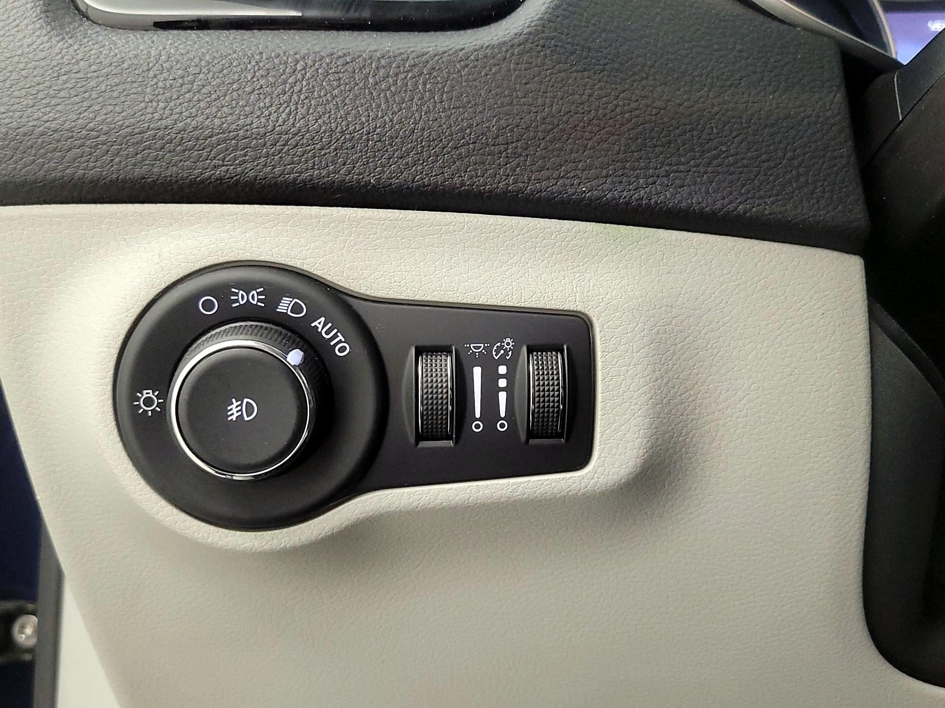 Thumbnail: 2018 Jeep Compass - 13