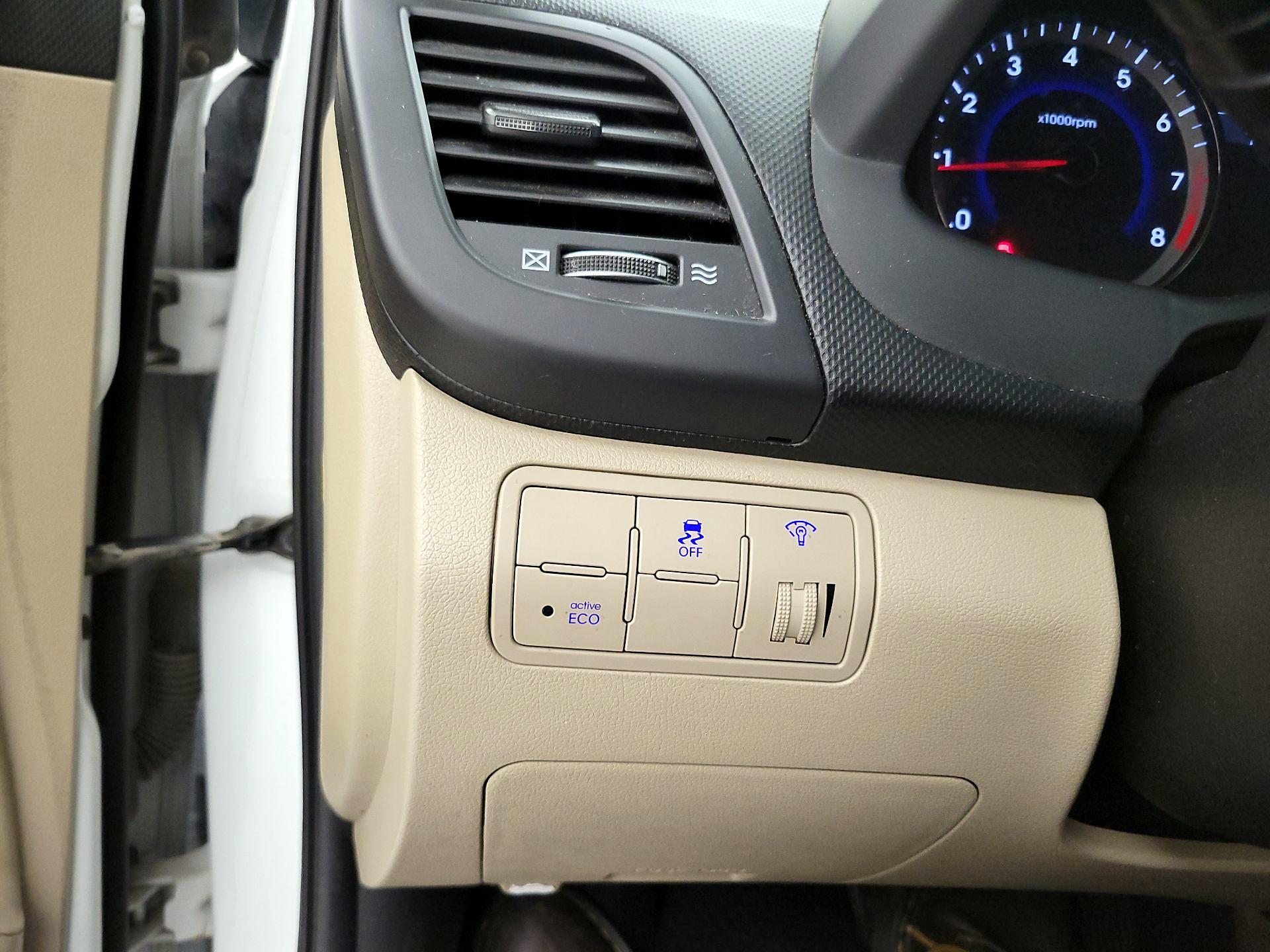 Thumbnail: 2017 Hyundai Accent - 13