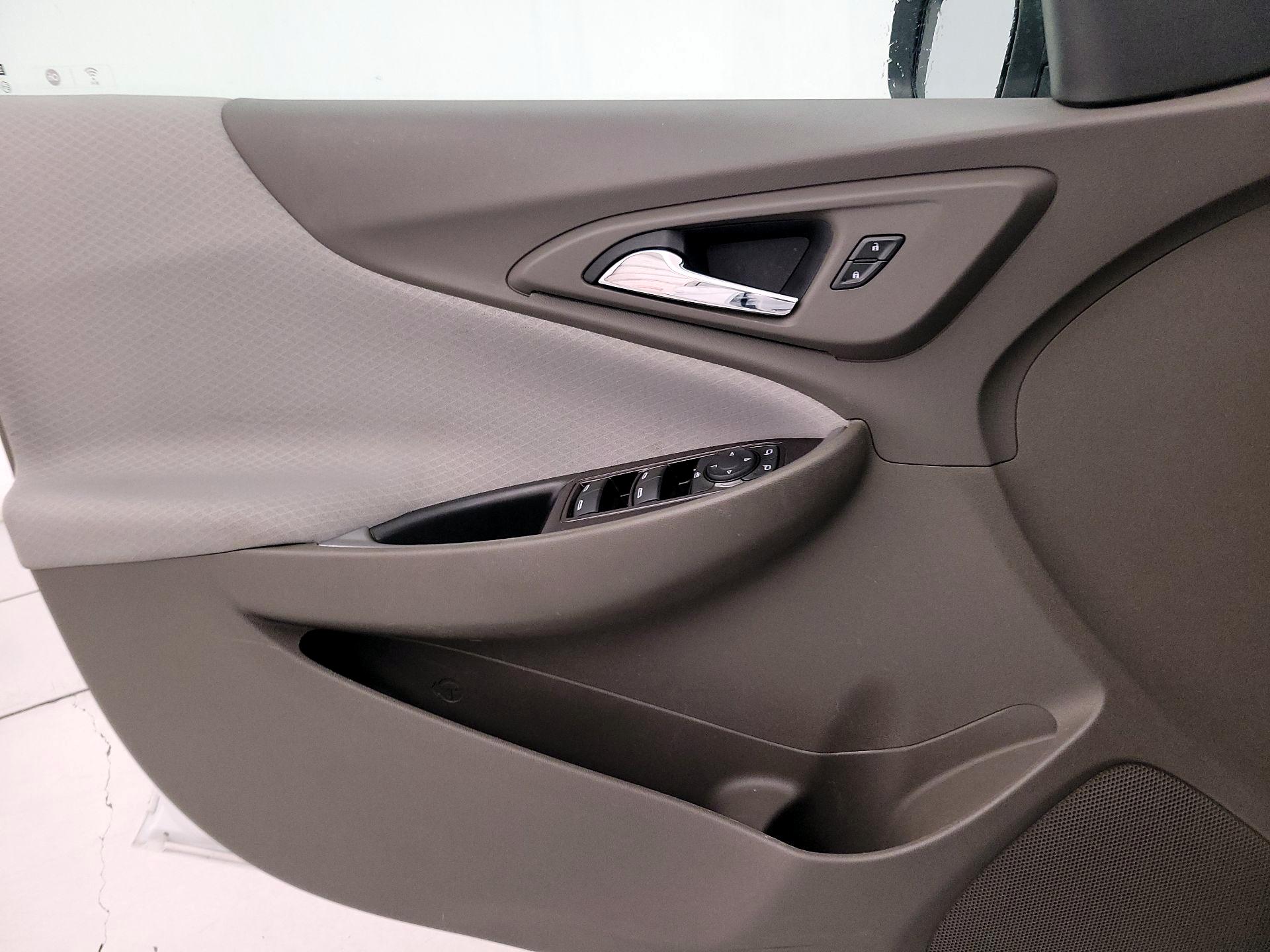 Thumbnail: 2022 Chevrolet Malibu - 12