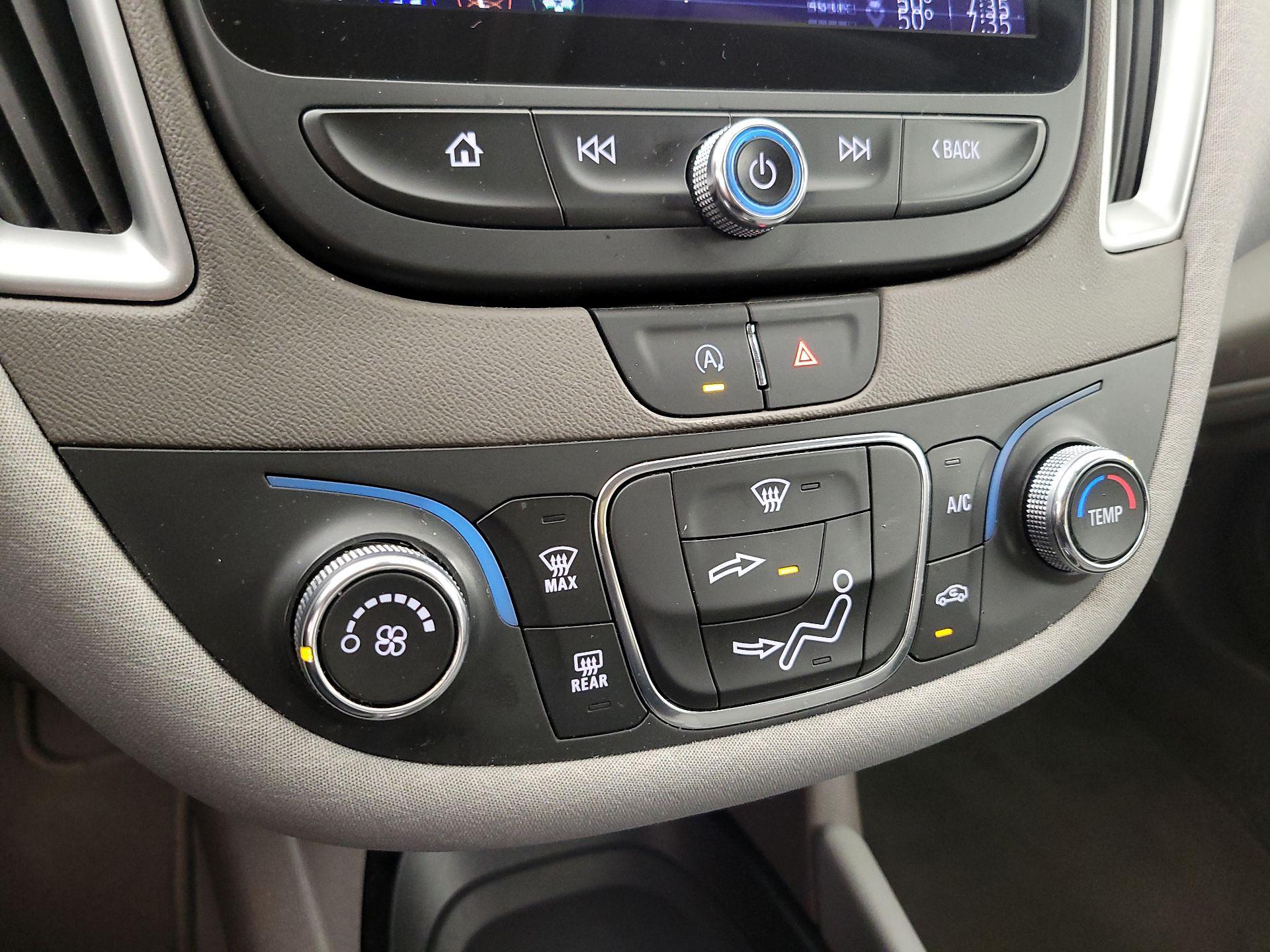 Thumbnail: 2022 Chevrolet Malibu - 16