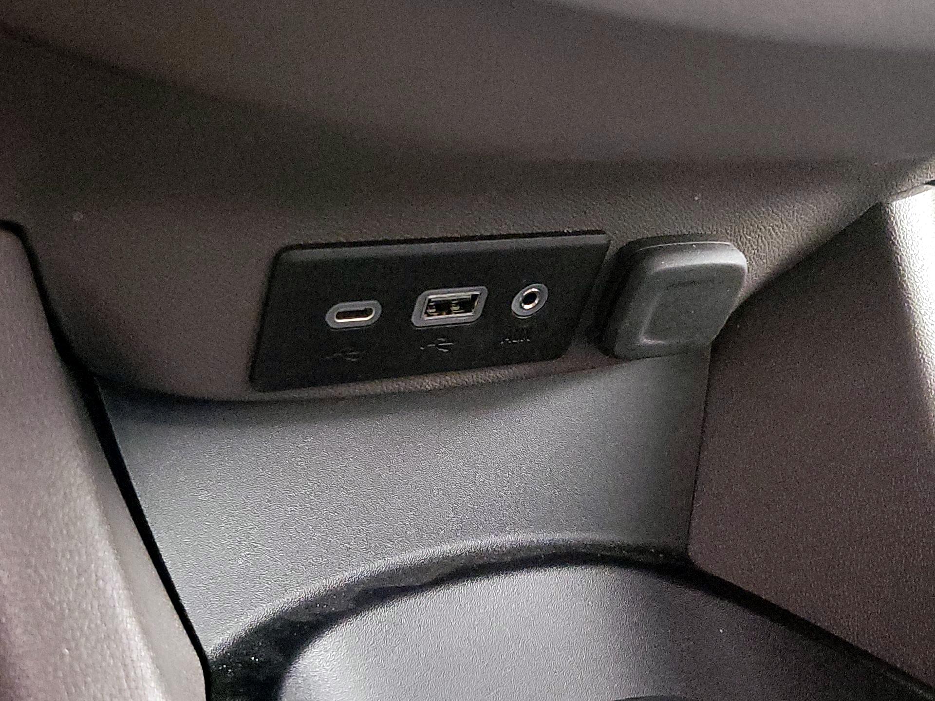 Thumbnail: 2022 Chevrolet Malibu - 18