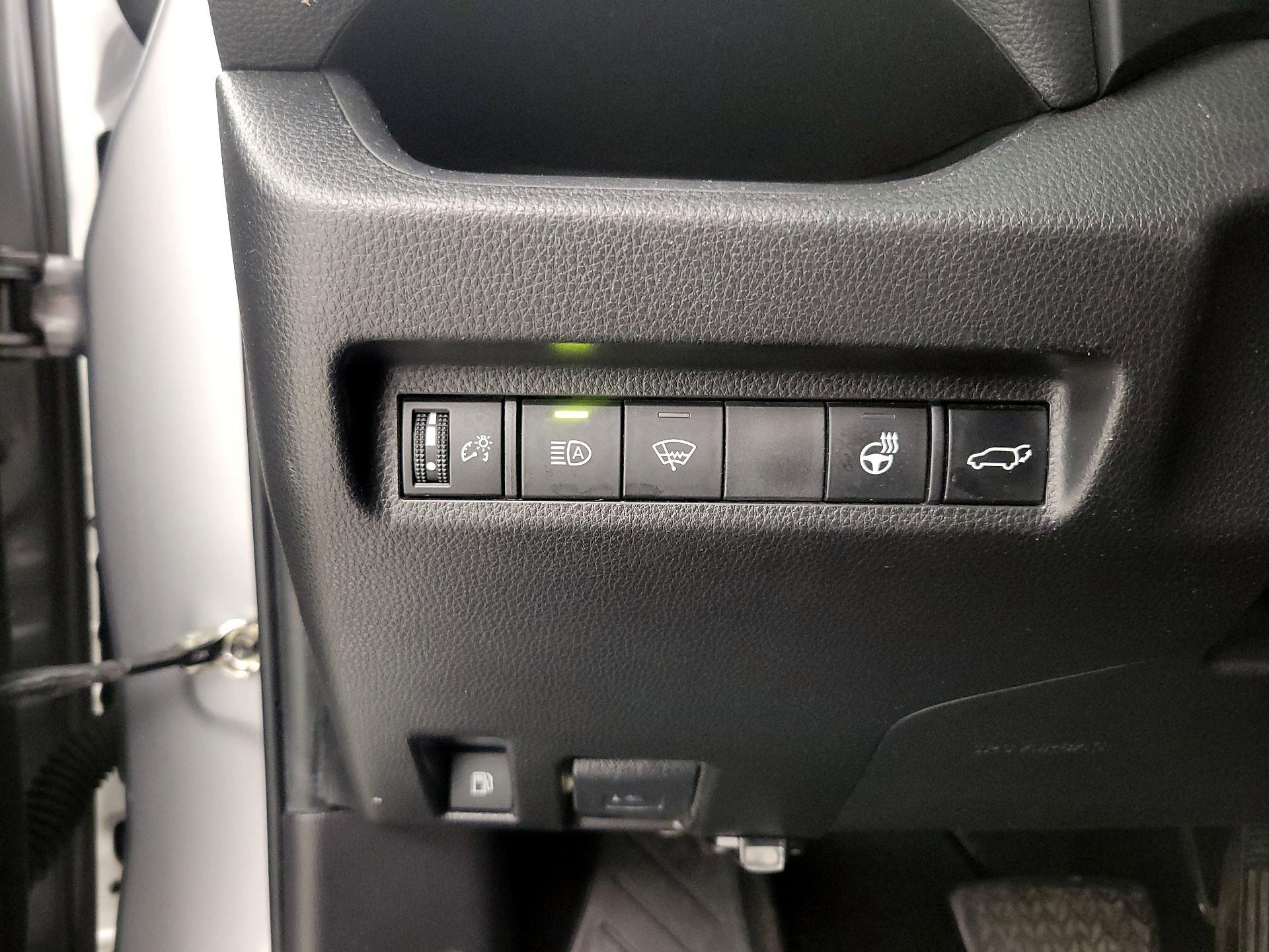 Thumbnail: 2021 Toyota RAV4 - 13