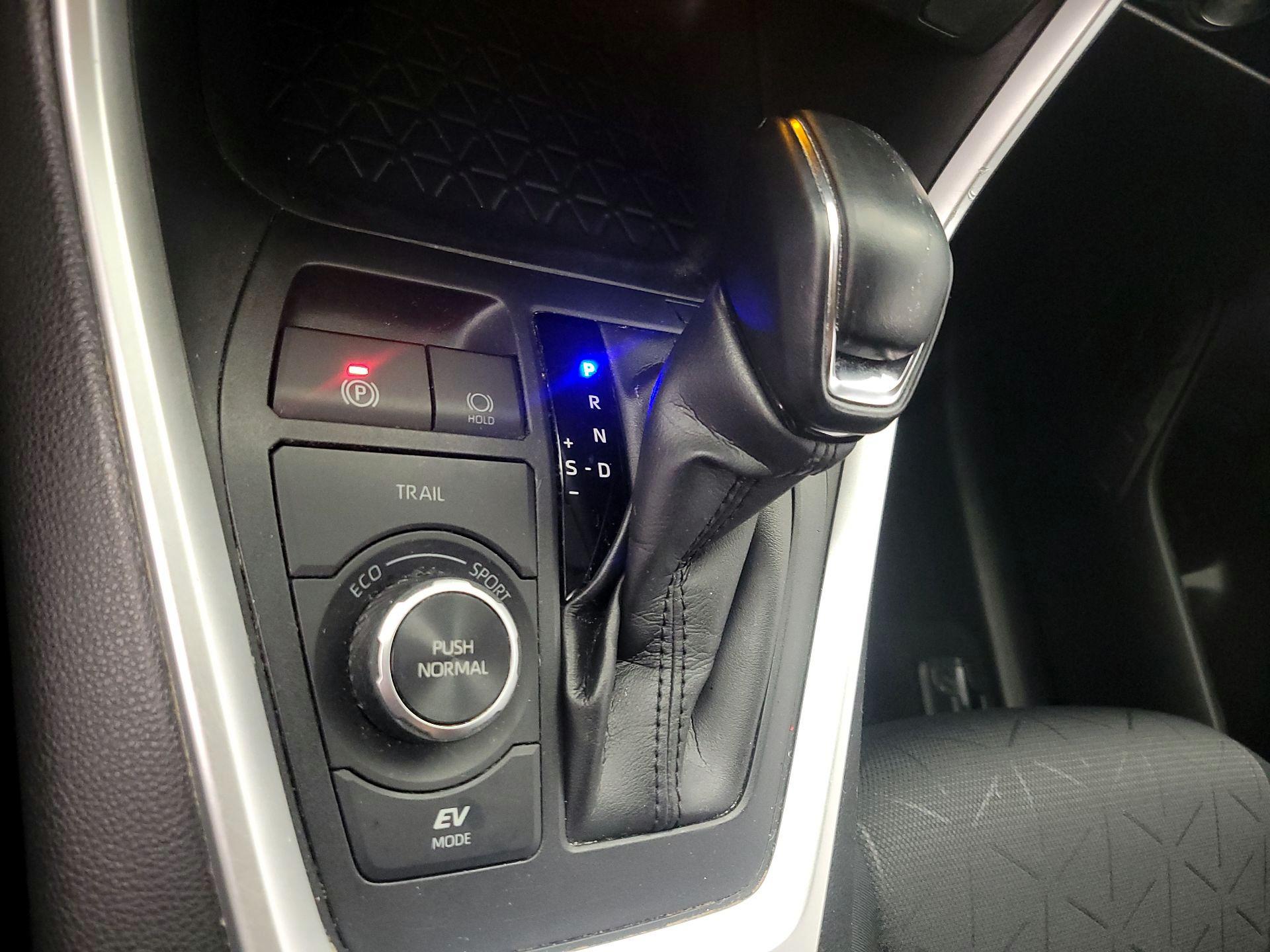 Thumbnail: 2021 Toyota RAV4 - 17