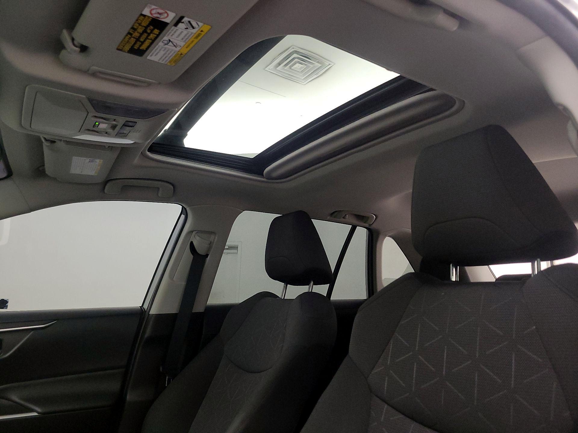 Thumbnail: 2021 Toyota RAV4 - 19