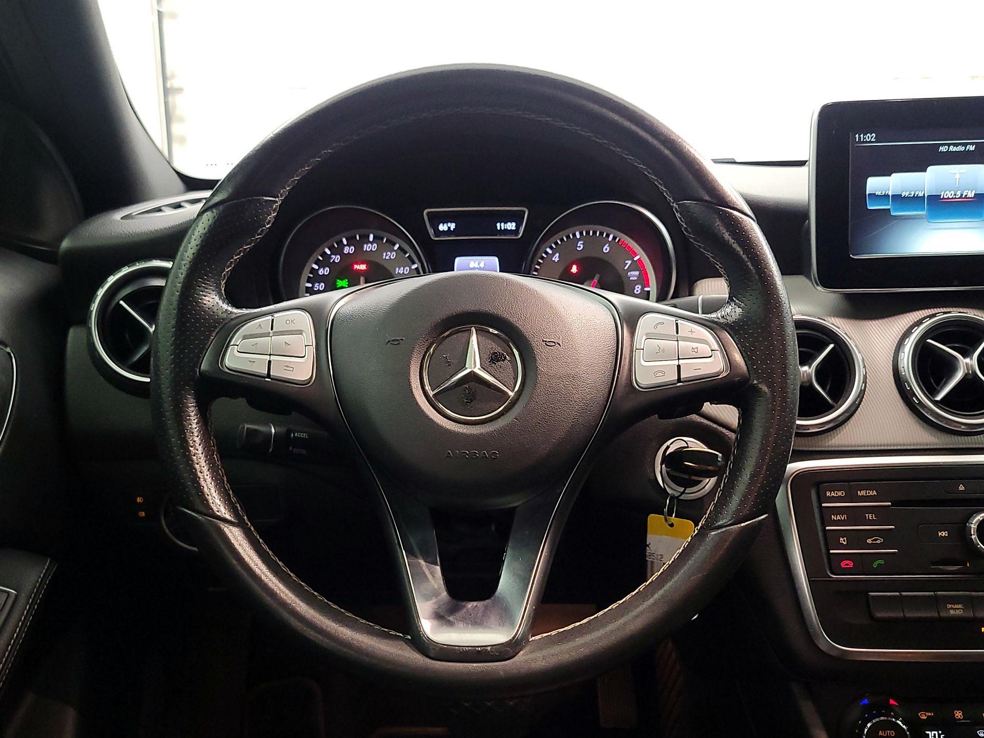 Thumbnail: 2017 Mercedes-Benz GLA - 10