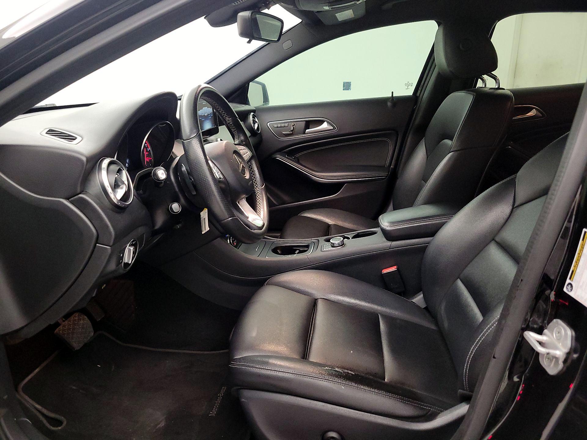 Thumbnail: 2017 Mercedes-Benz GLA - 11