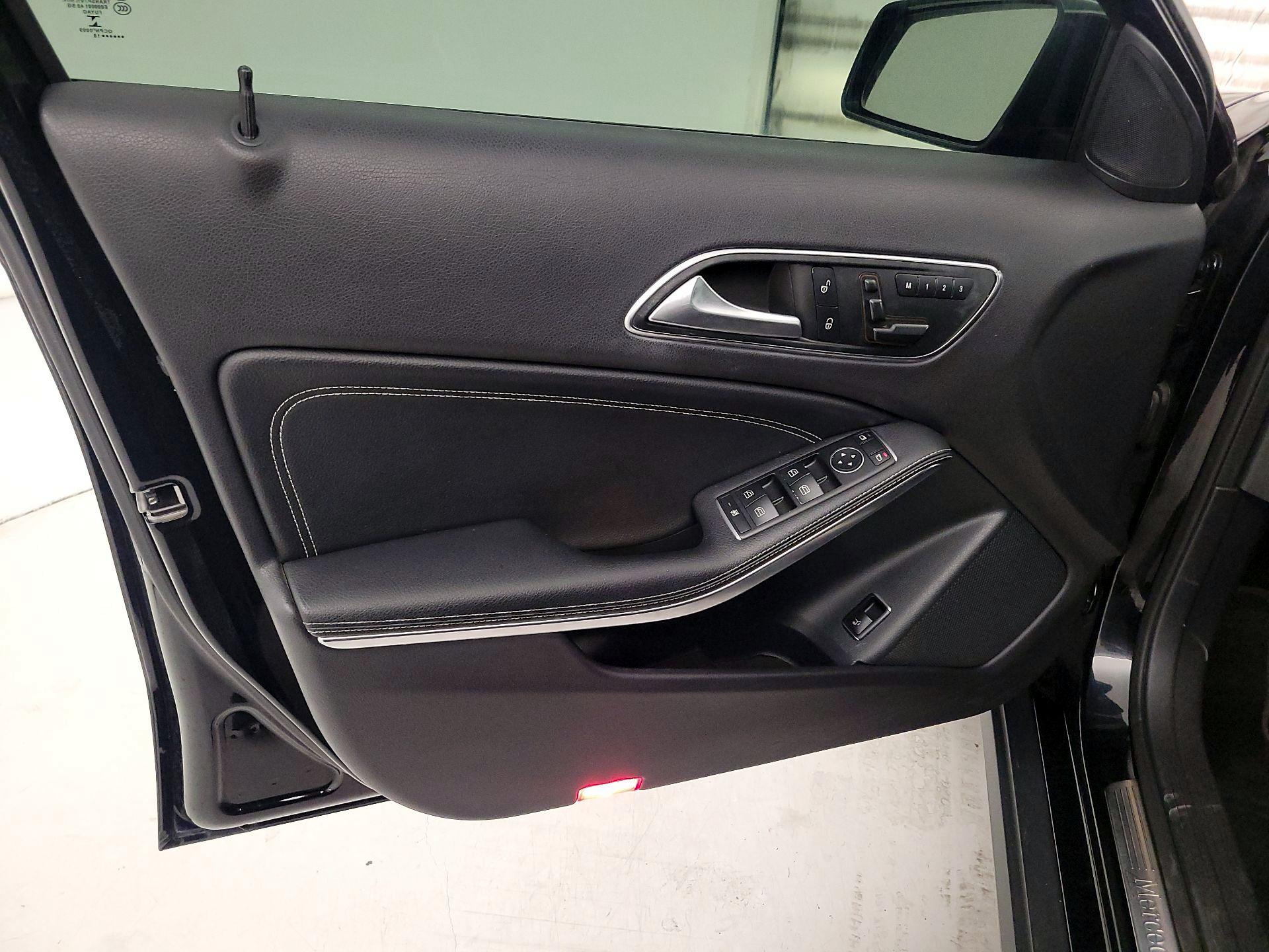 Thumbnail: 2017 Mercedes-Benz GLA - 12