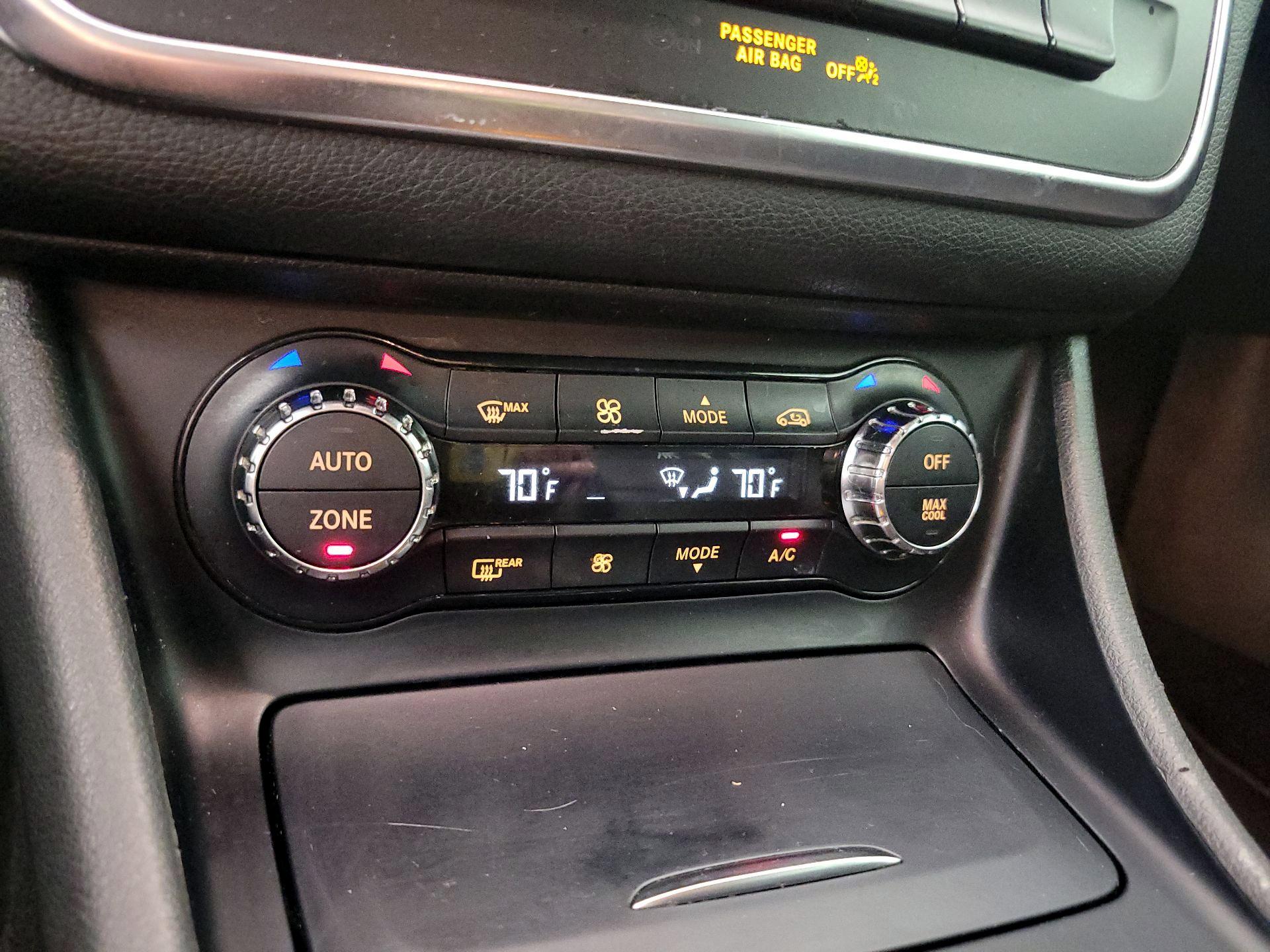 Thumbnail: 2017 Mercedes-Benz GLA - 16