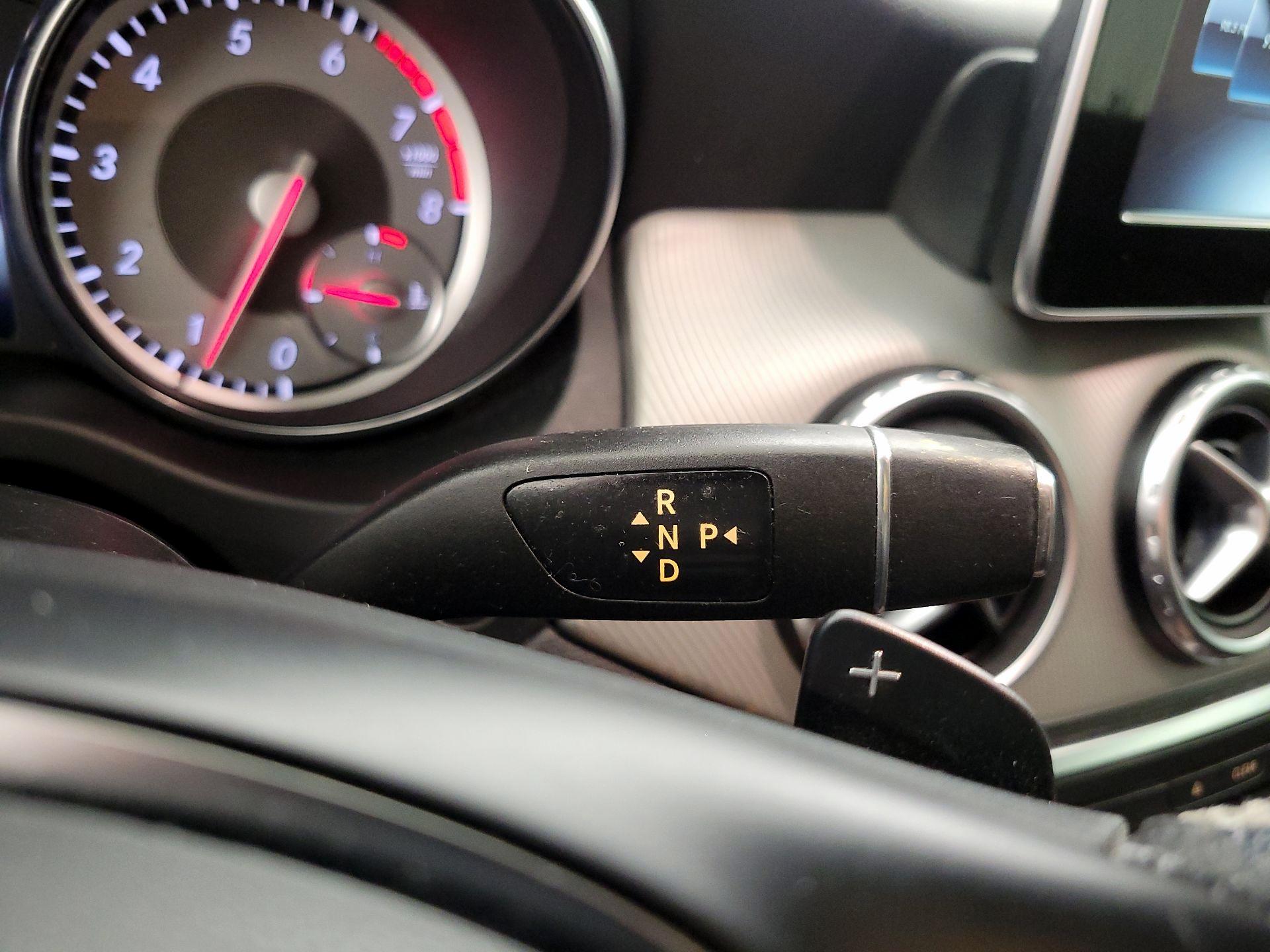 Thumbnail: 2017 Mercedes-Benz GLA - 17