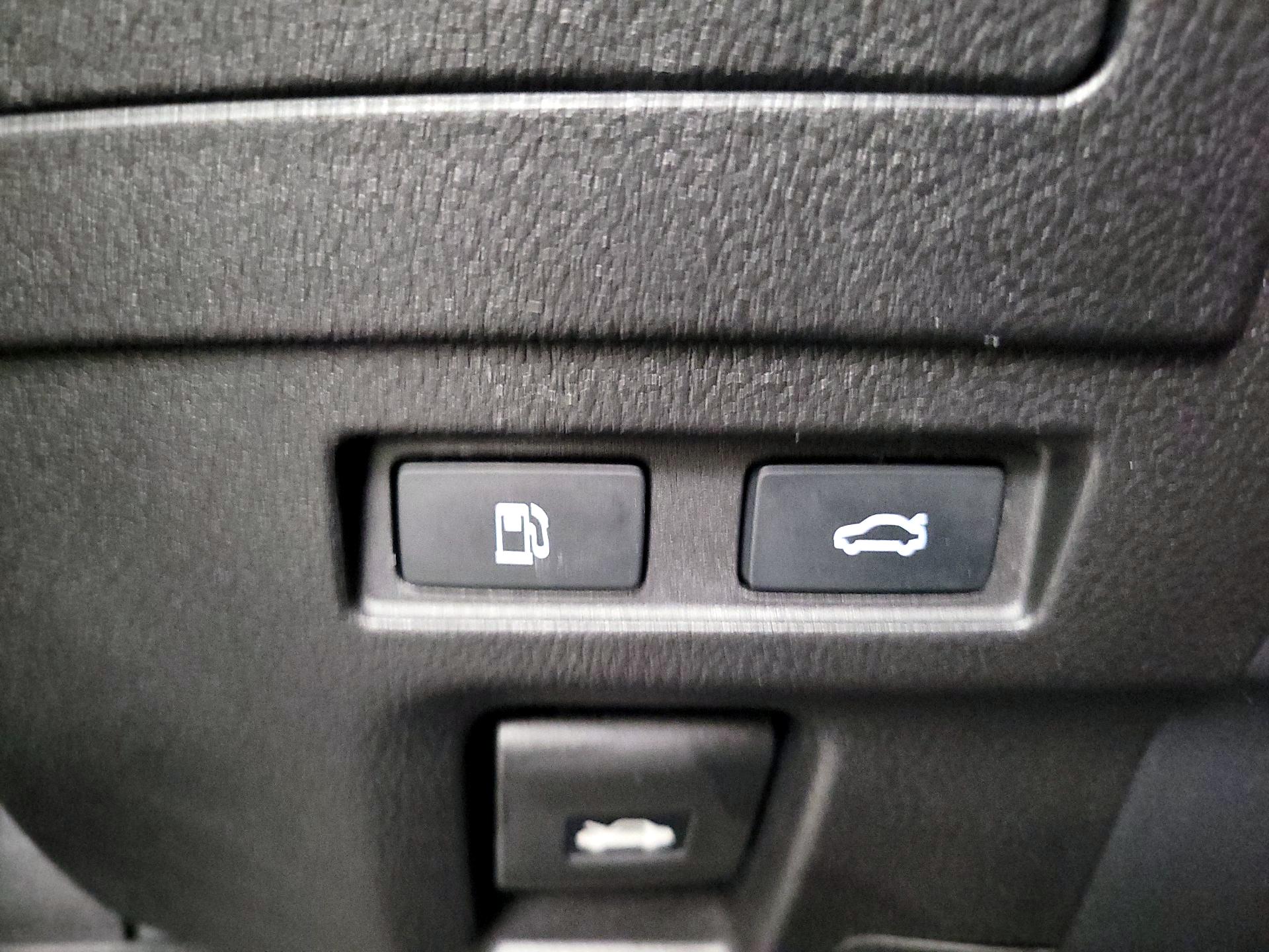 Thumbnail: 2021 Lexus ES - 13