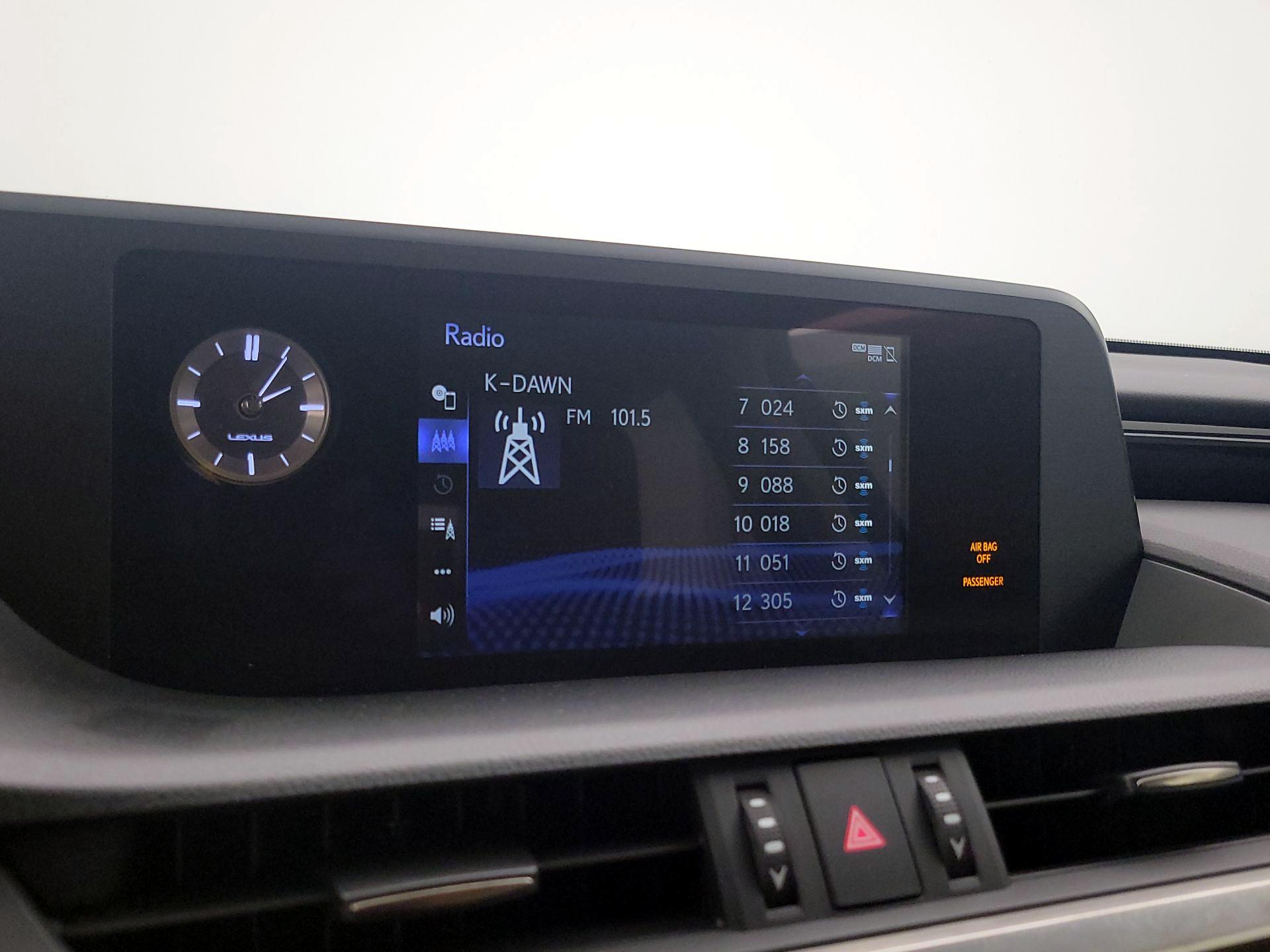 Thumbnail: 2021 Lexus ES - 15