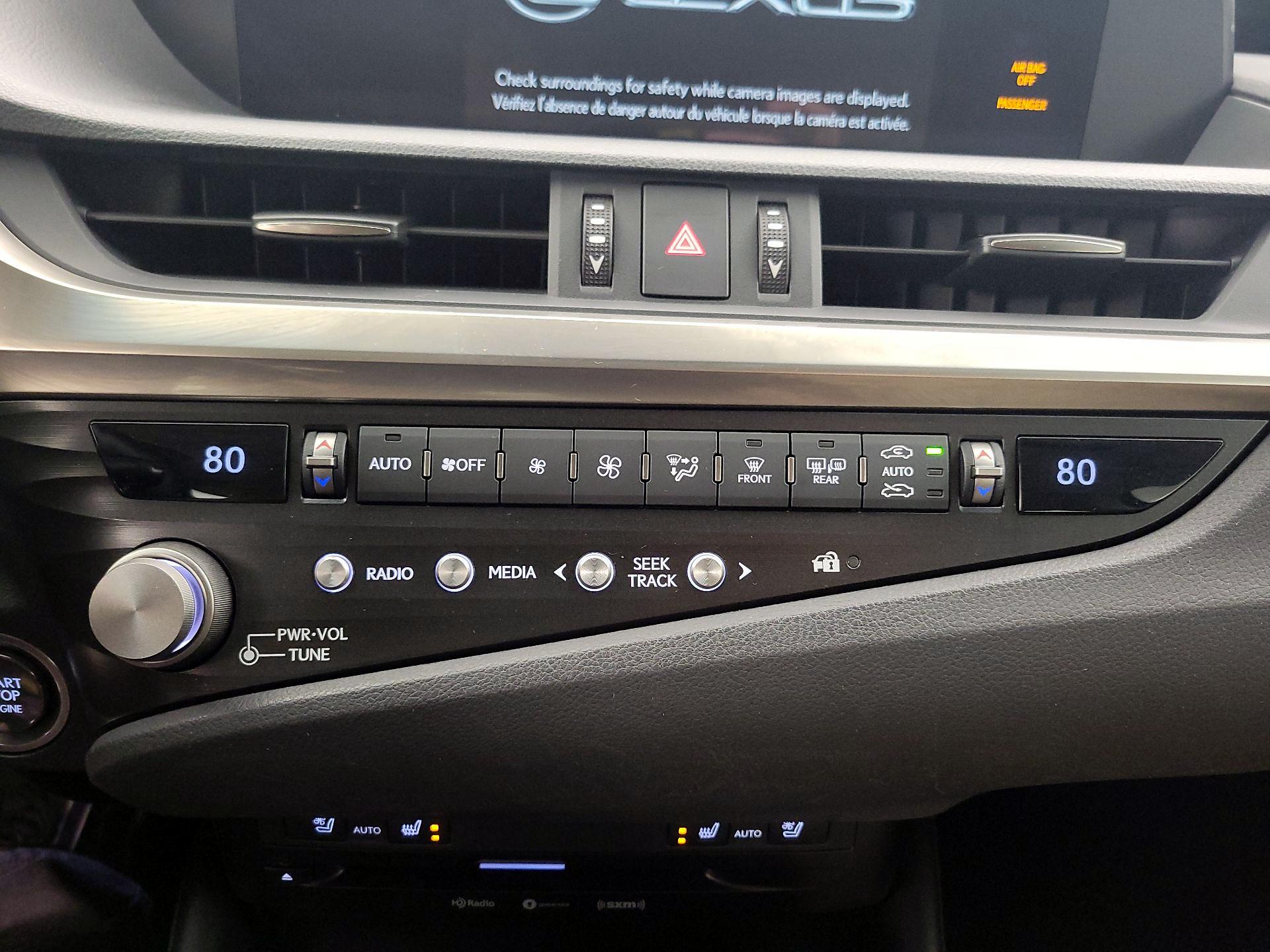 Thumbnail: 2021 Lexus ES - 16