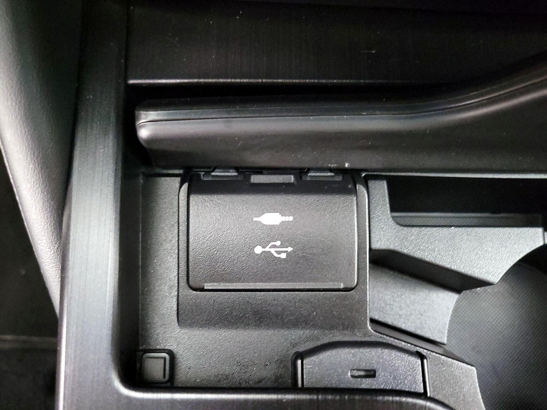 Thumbnail: 2021 Lexus ES - 18