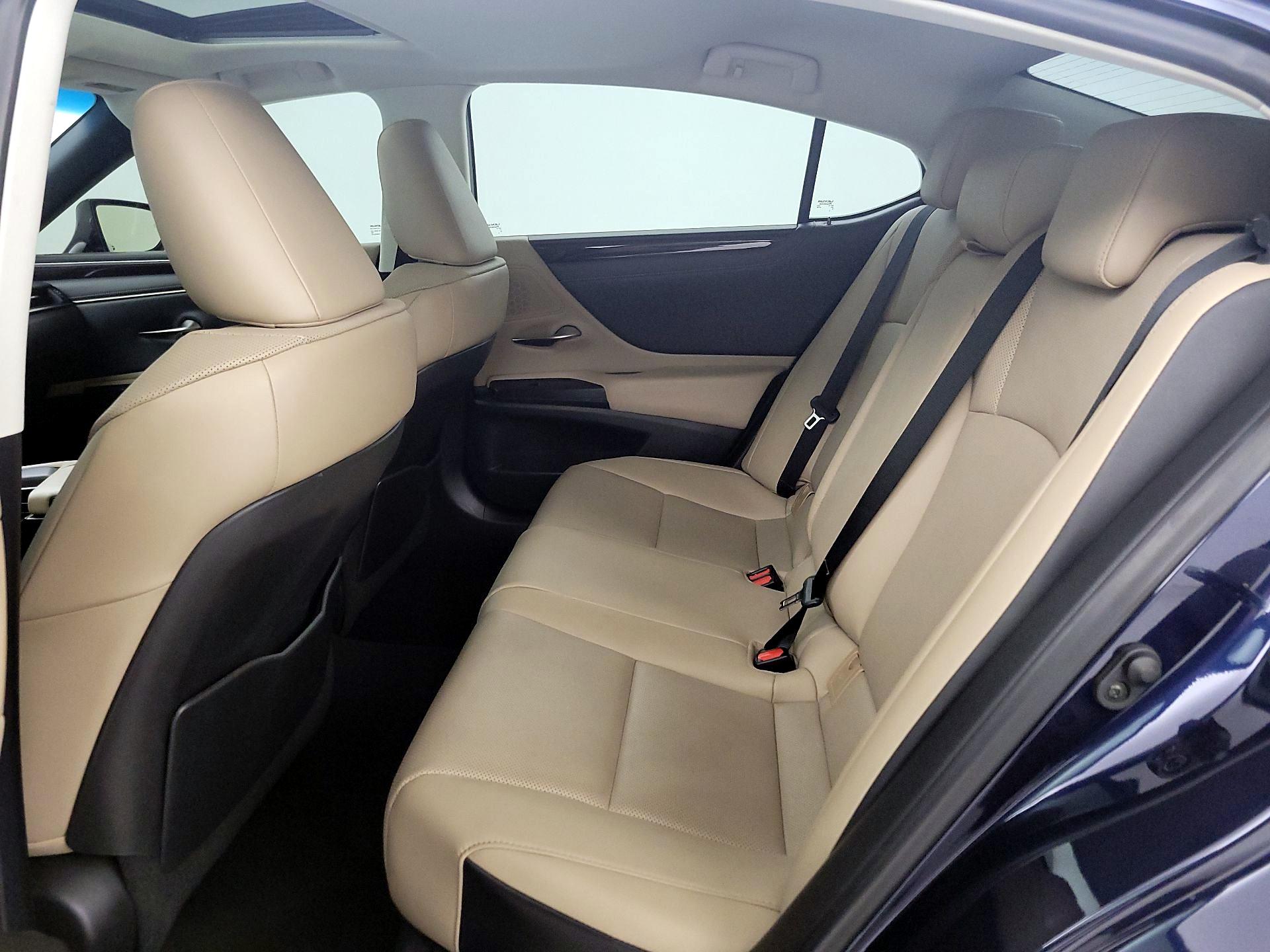 Thumbnail: 2021 Lexus ES - 20