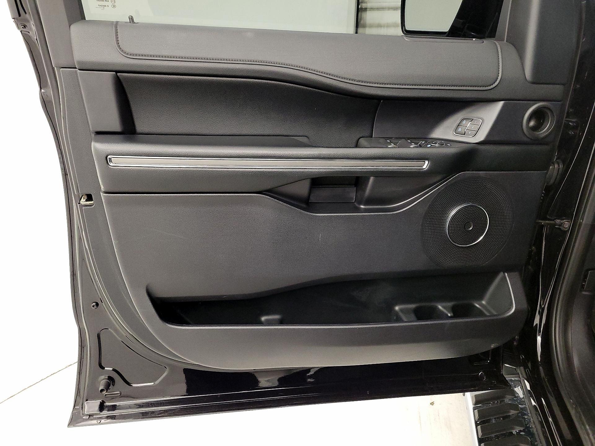 Thumbnail: 2019 Ford Expedition - 12