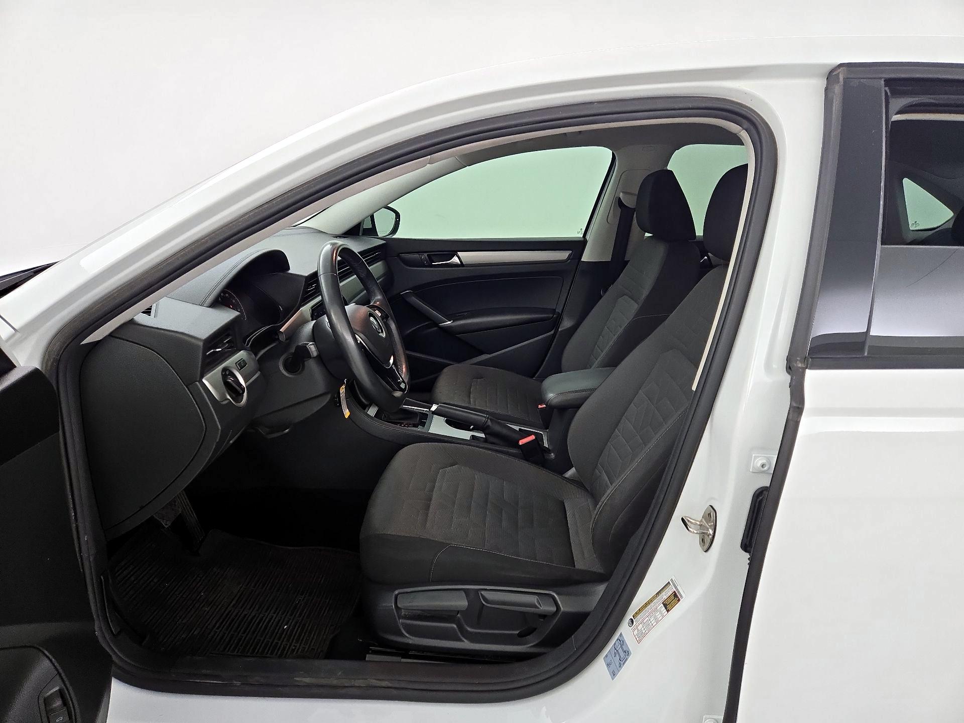 Thumbnail: 2021 Volkswagen Passat - 11