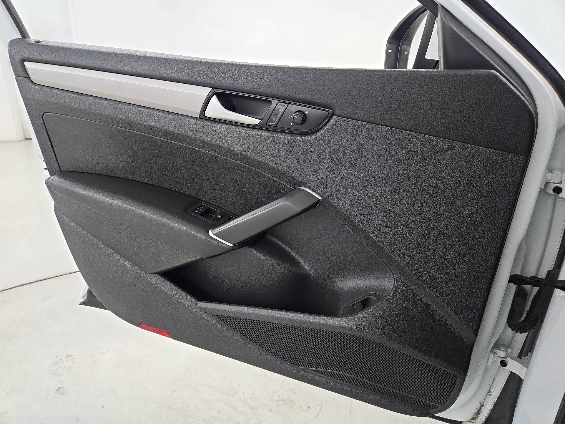 Thumbnail: 2021 Volkswagen Passat - 12