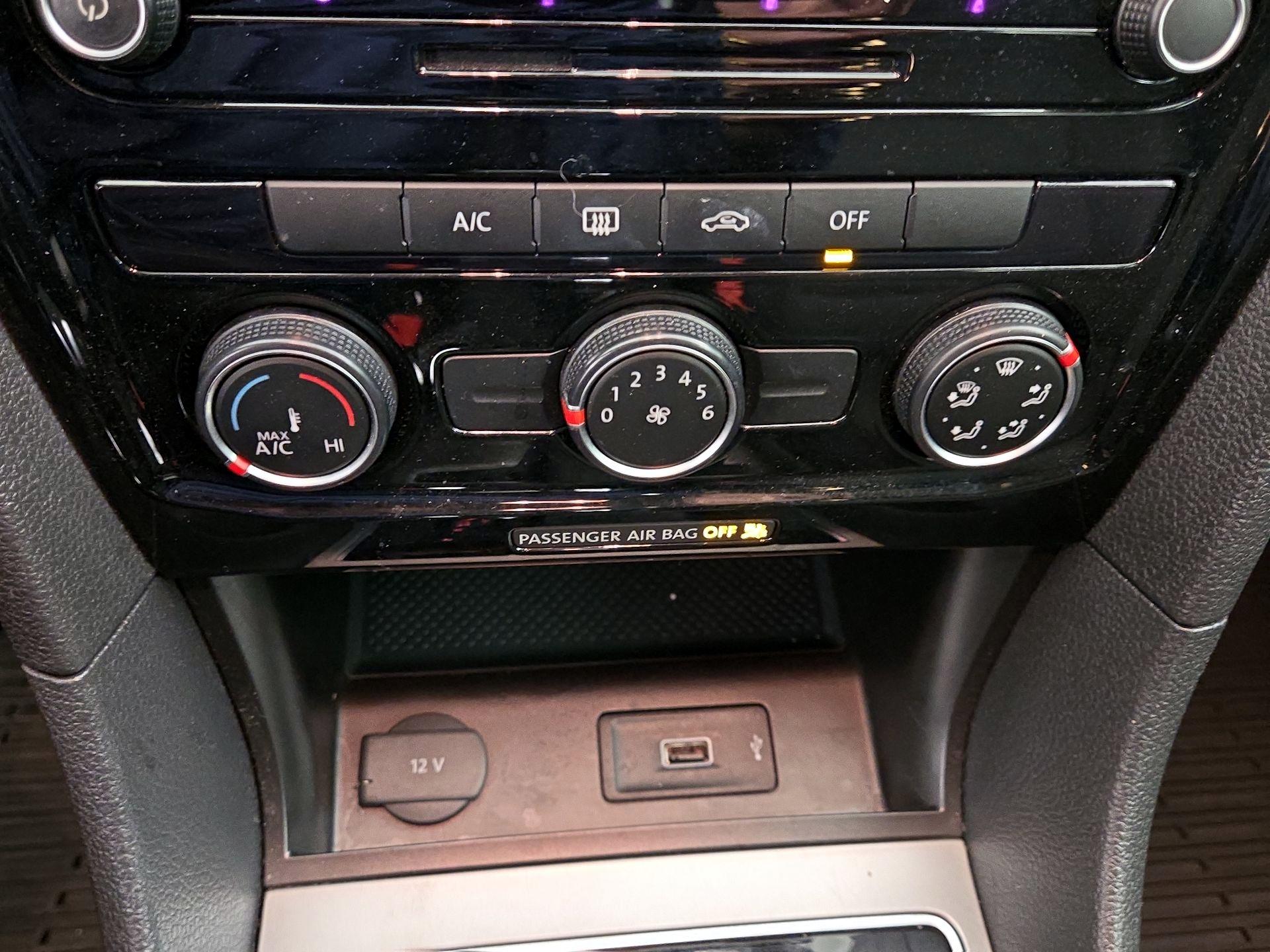 Thumbnail: 2021 Volkswagen Passat - 16