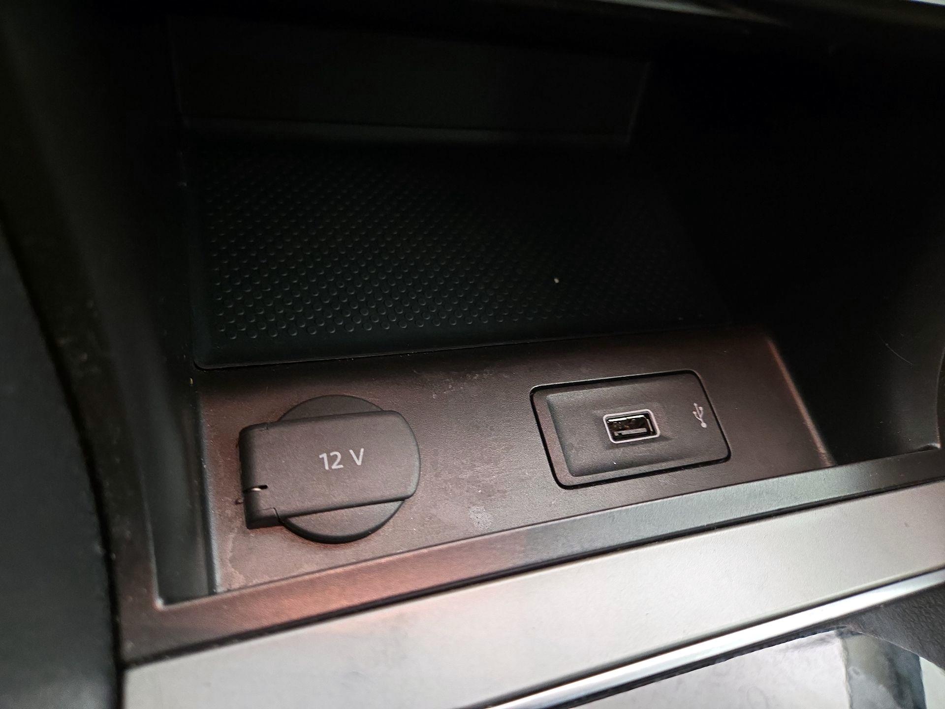 Thumbnail: 2021 Volkswagen Passat - 18