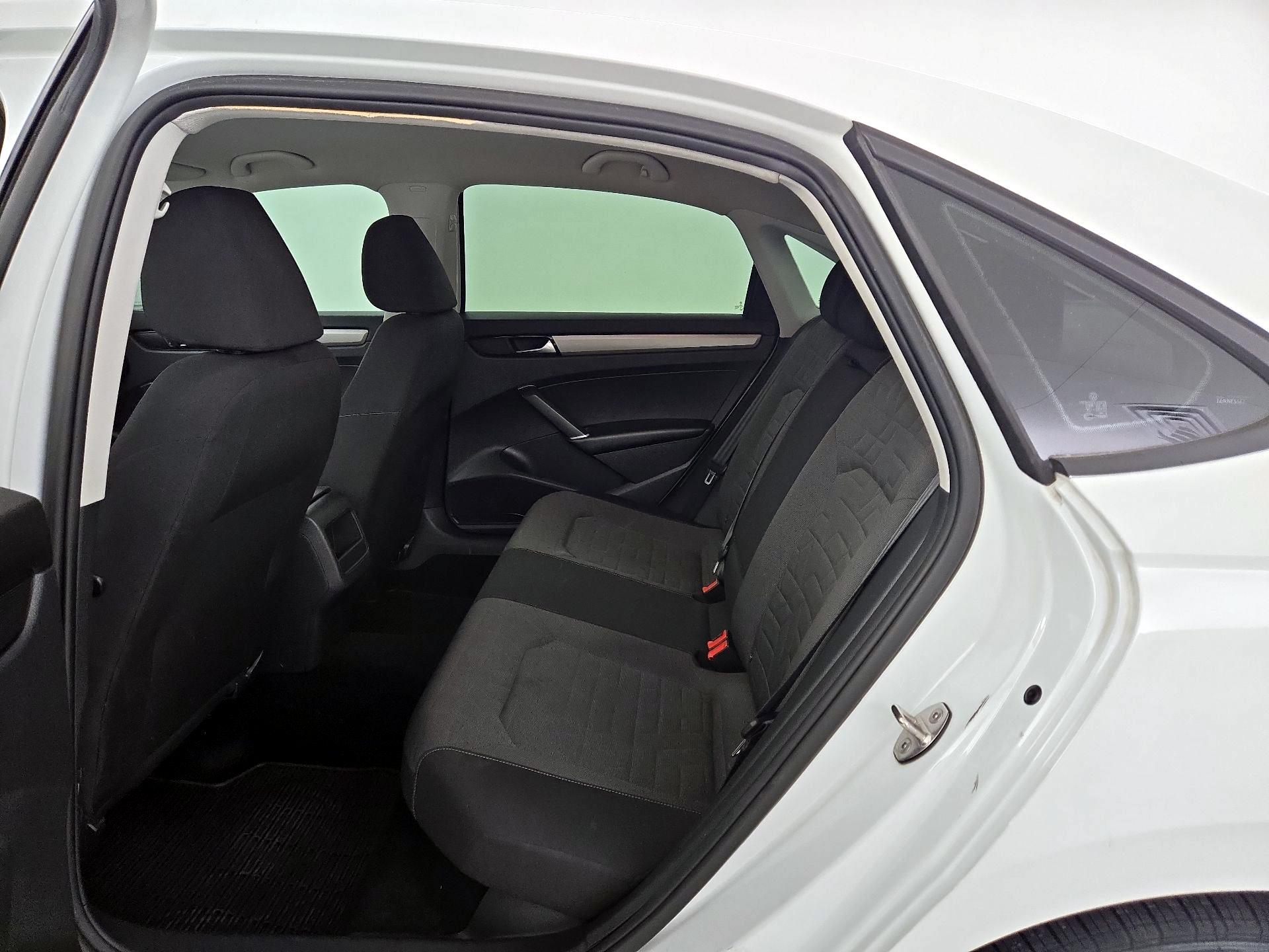 Thumbnail: 2021 Volkswagen Passat - 19