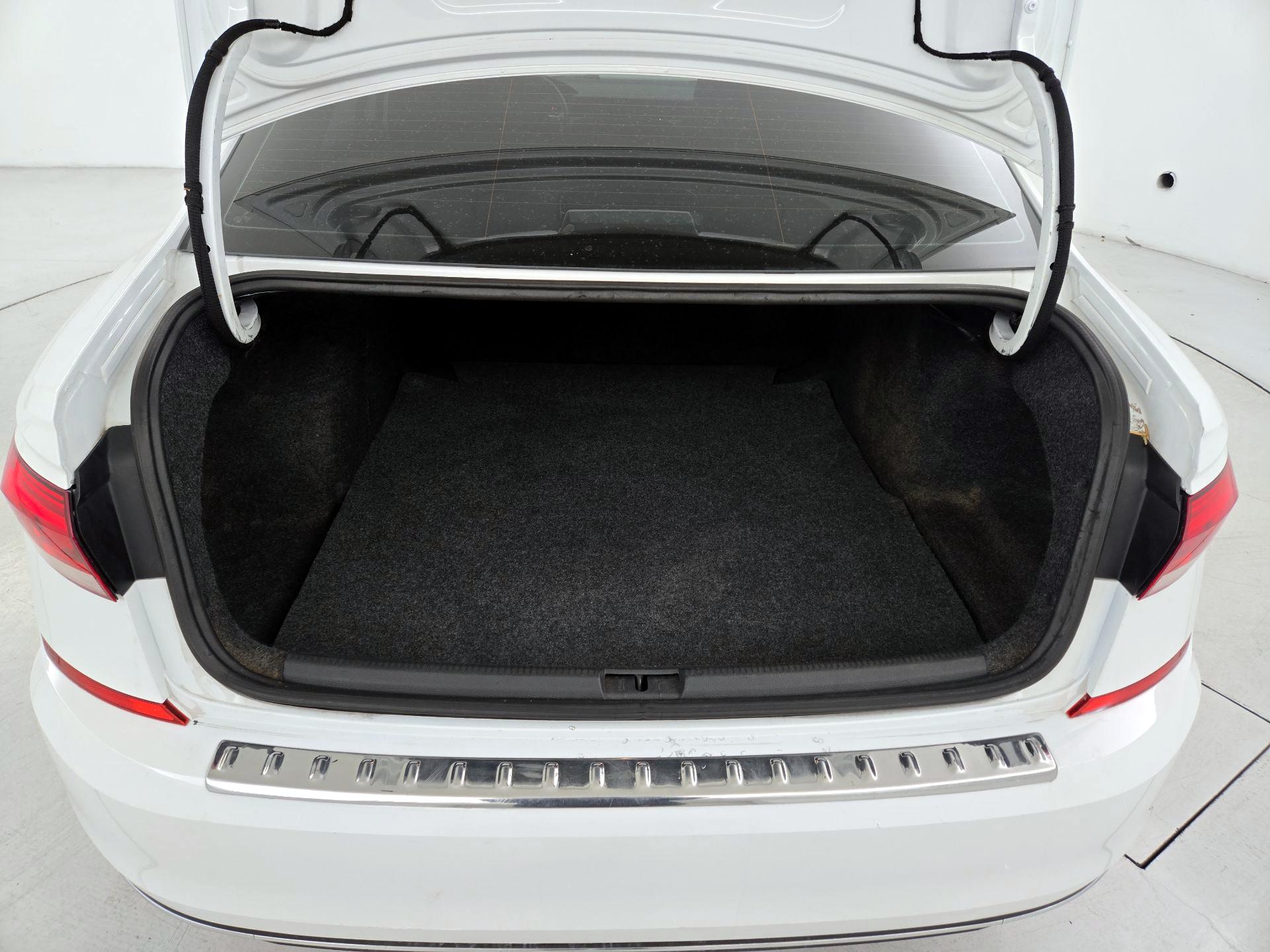 Thumbnail: 2021 Volkswagen Passat - 20