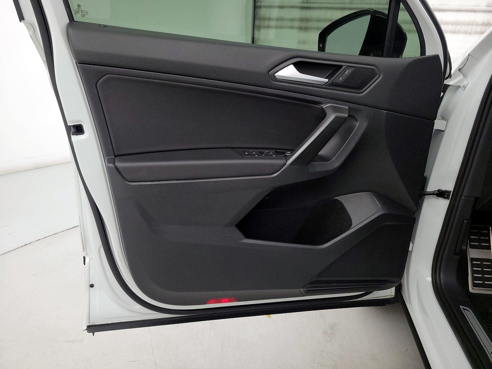 Thumbnail: 2021 Volkswagen Tiguan - 12