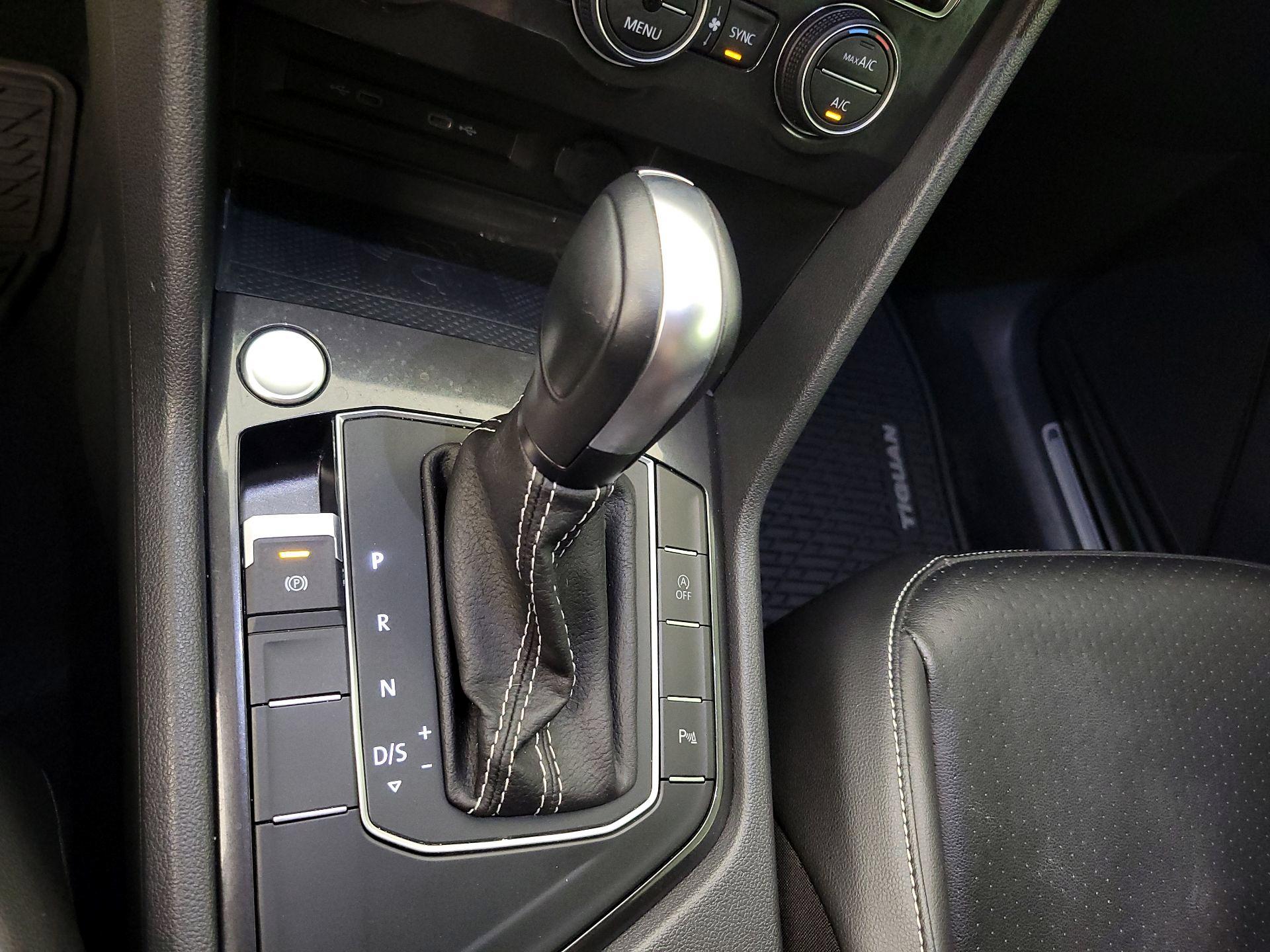 Thumbnail: 2021 Volkswagen Tiguan - 17