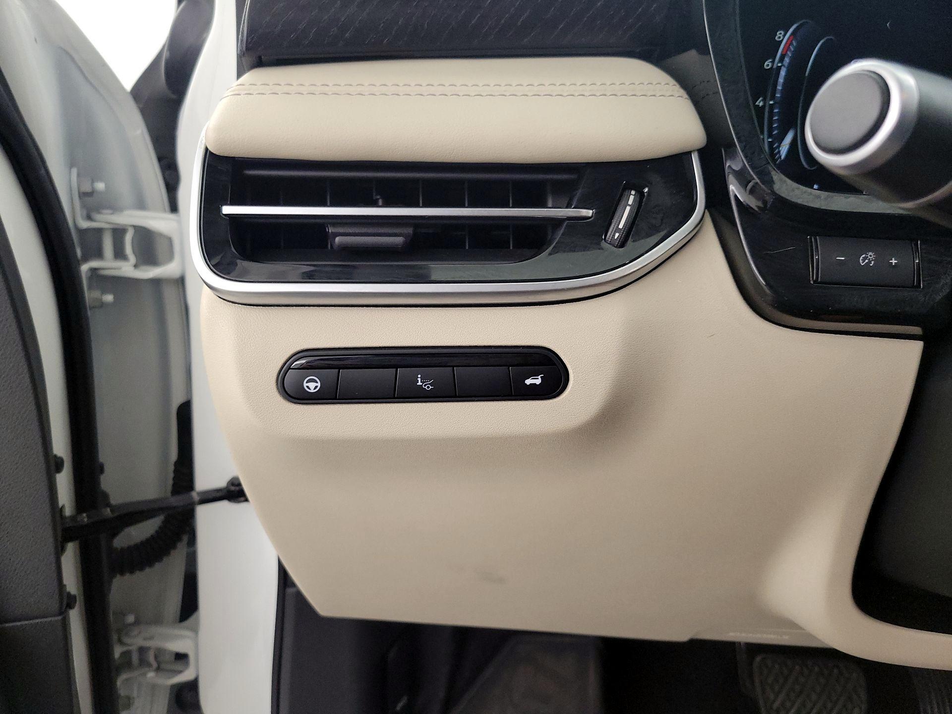 Thumbnail: 2023 INFINITI QX60 - 13