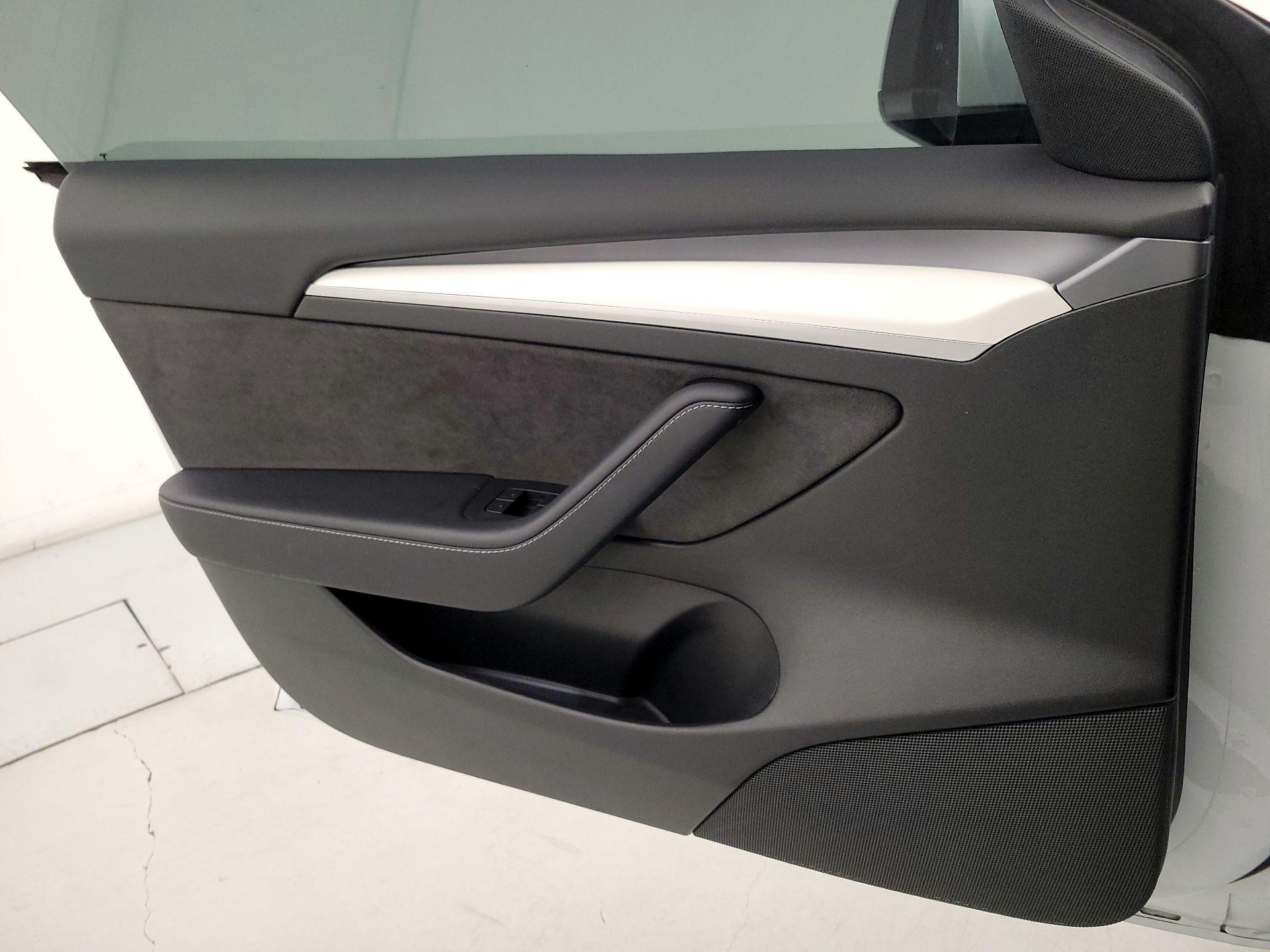 Thumbnail: 2022 Tesla Model 3 - 12