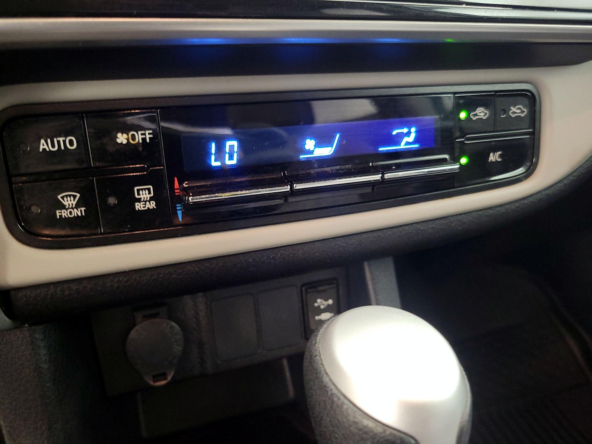 Thumbnail: 2018 Toyota Corolla - 16