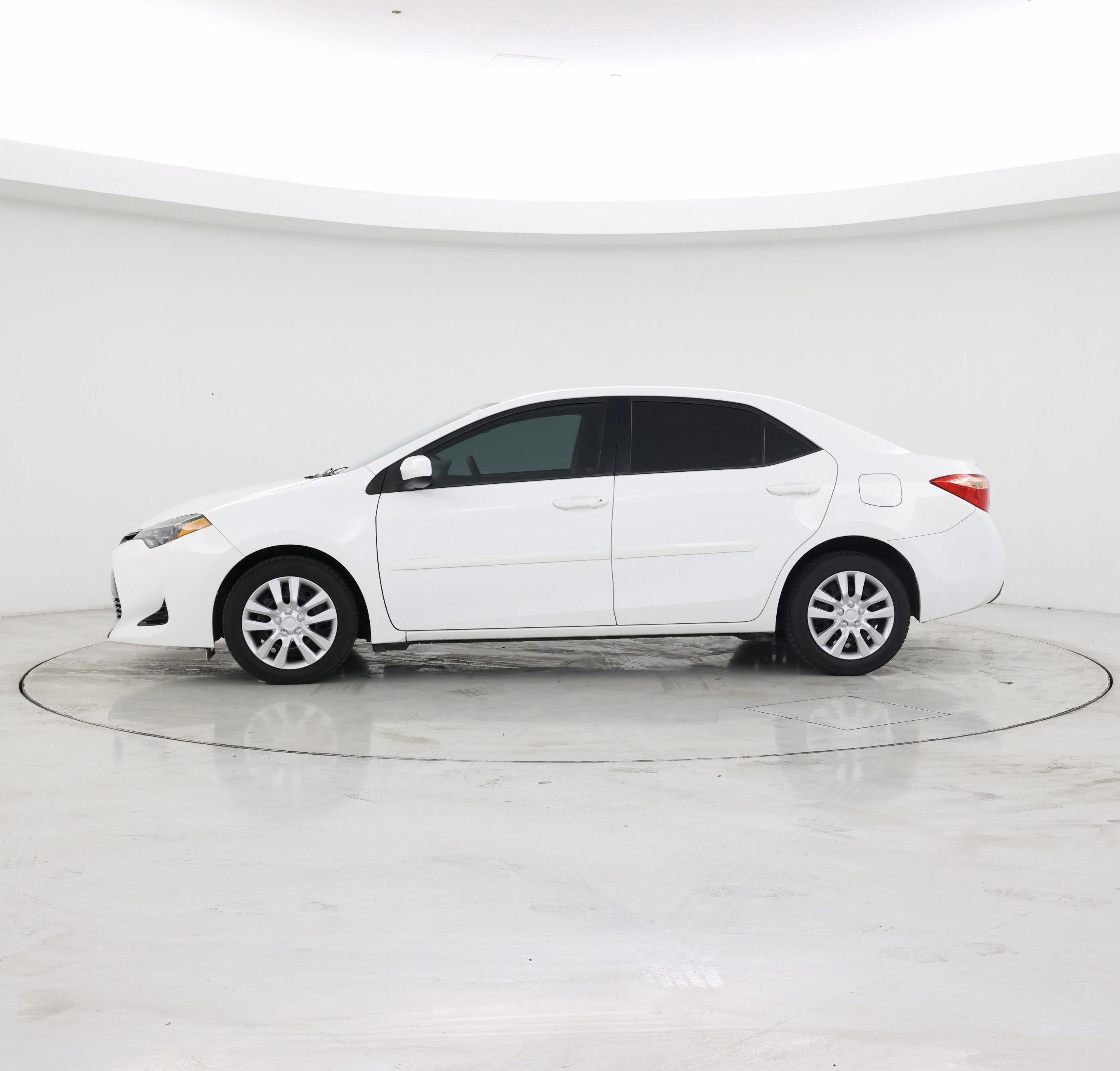 Thumbnail: 2018 Toyota Corolla - 3