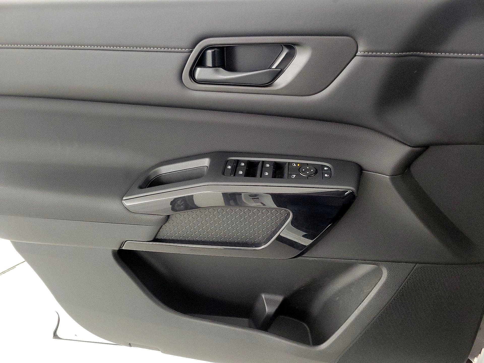 Thumbnail: 2025 Nissan Pathfinder - 12