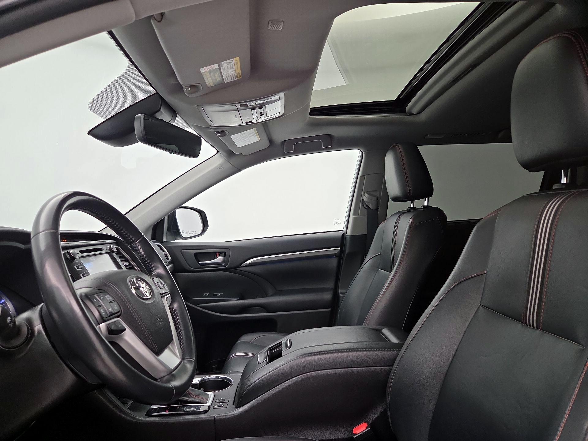 Thumbnail: 2019 Toyota Highlander - 19