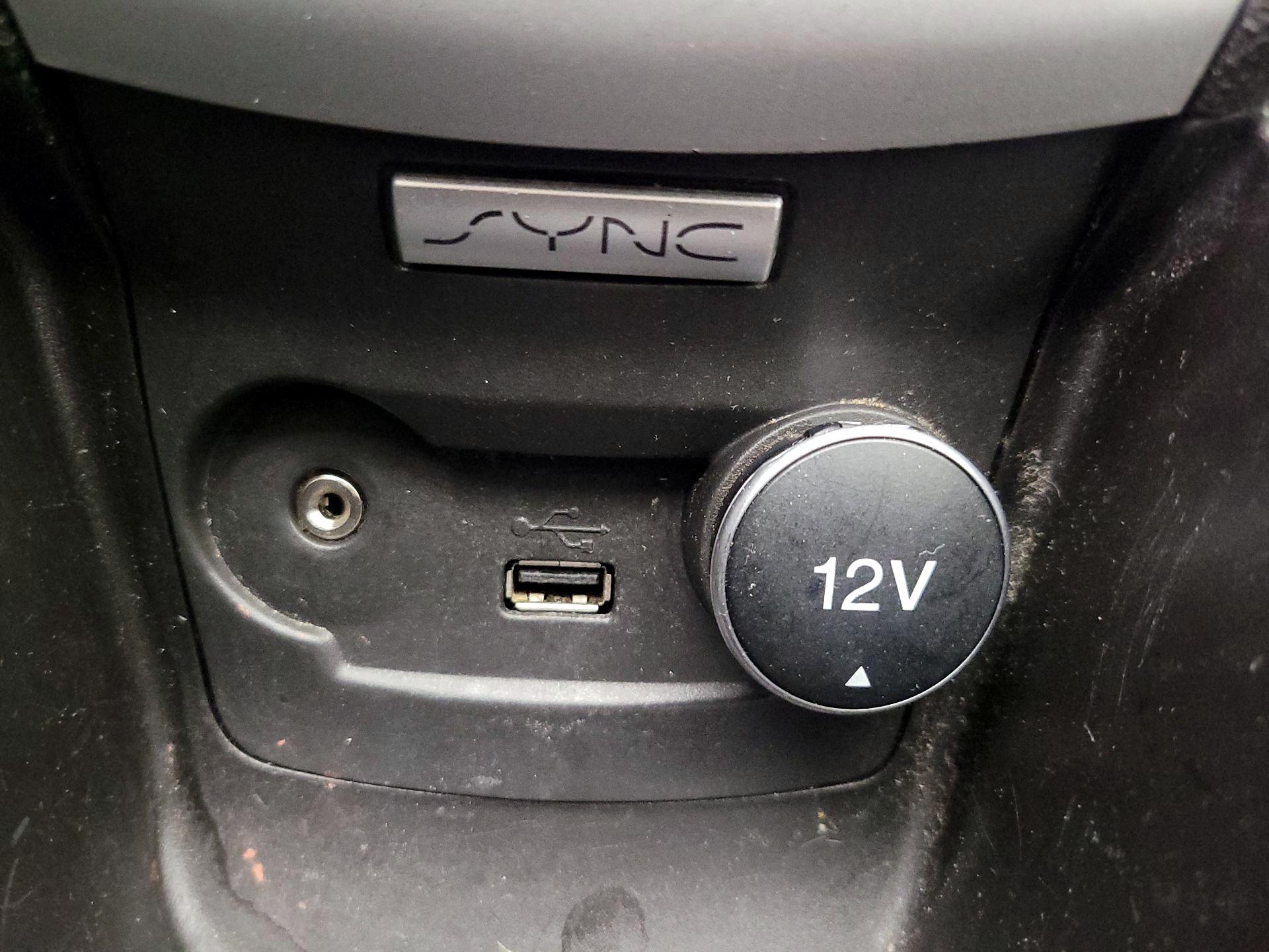 Thumbnail: 2015 Ford Fiesta - 17