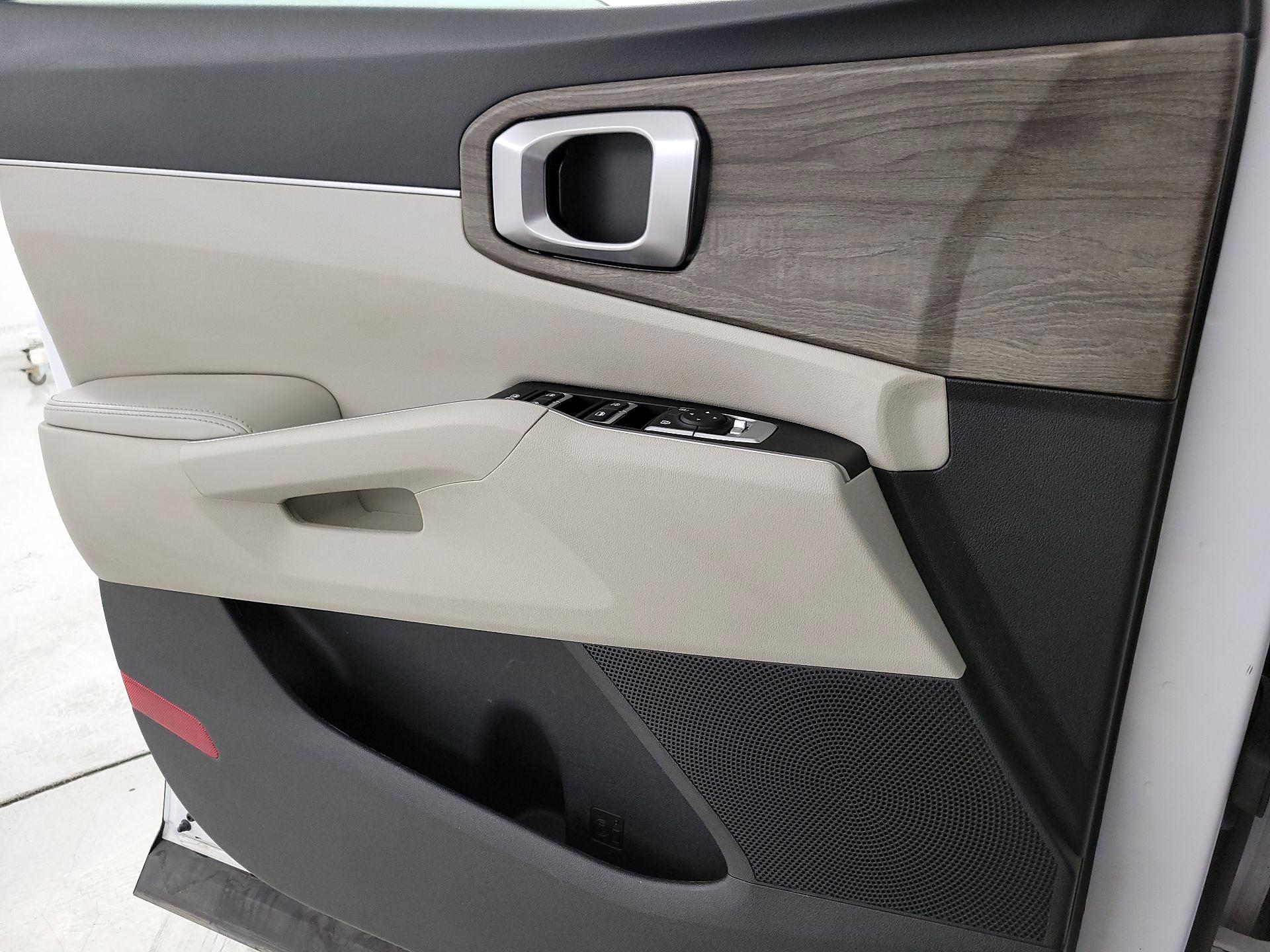 Thumbnail: 2023 Kia Sorento - 12